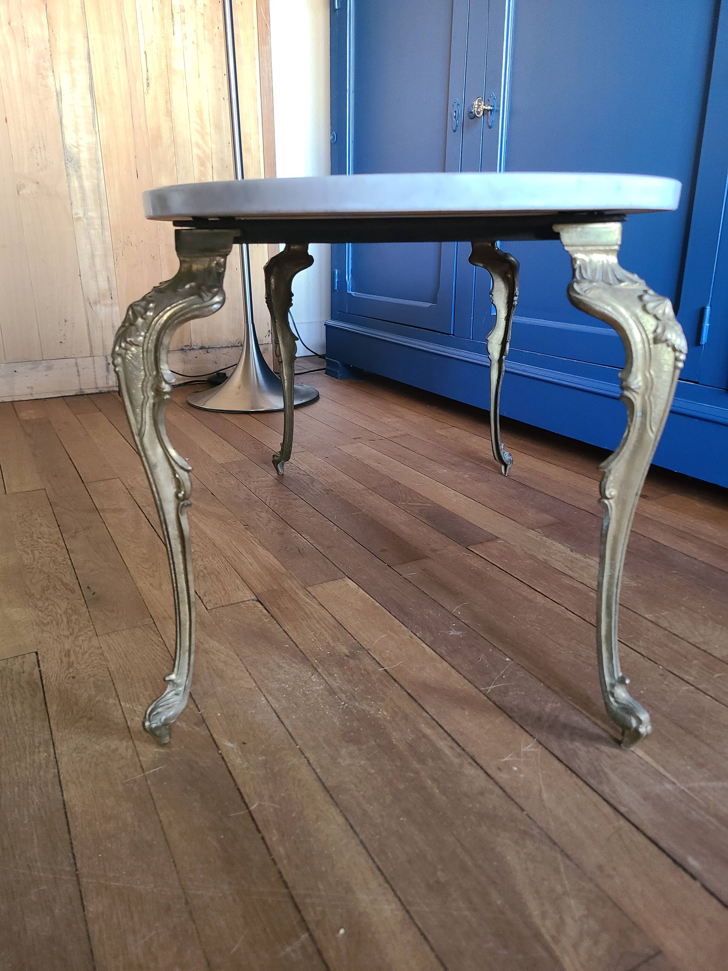 Coffee table in white Carrara marble