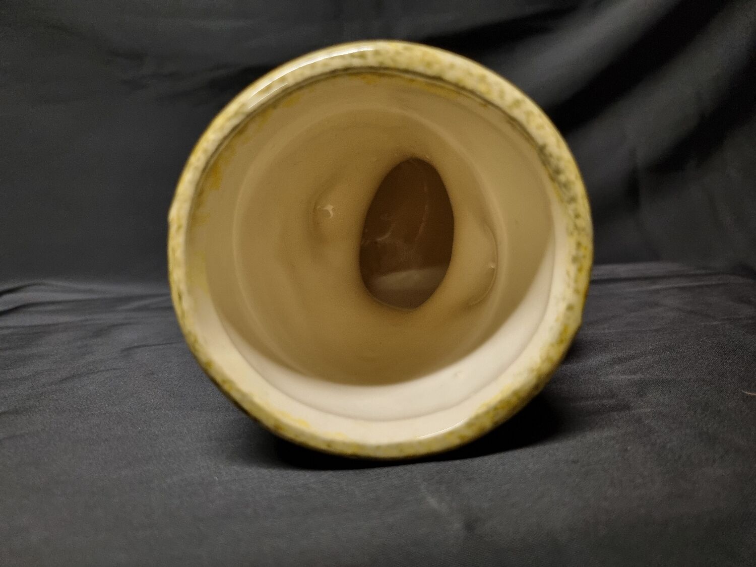 Vase J. Yell blue thistles