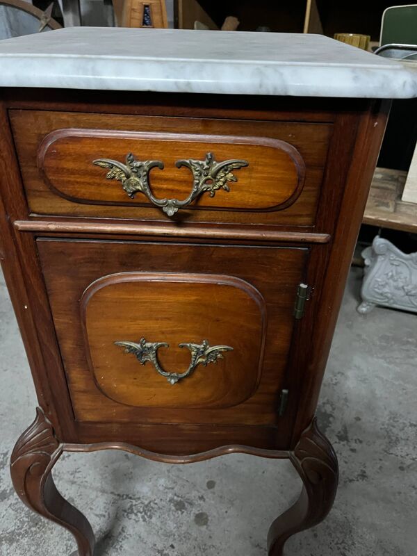 Table de chevet française style Louis XV avec plateau en marbre
