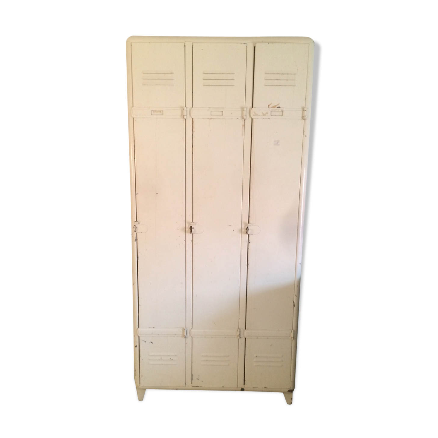 Wardrobe locker room industrial corners rounded