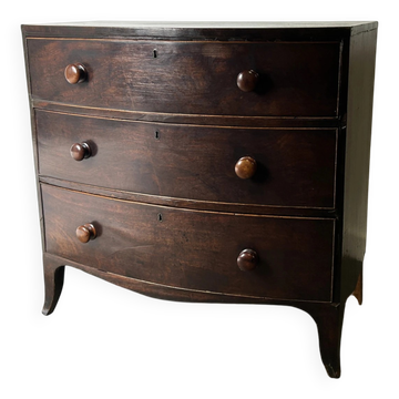 Commode en acajou ancien à façade cintrée de 3 tiroirs, géorgienne, vers 1800-1830, pieds évasés.