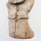 Étrange cendrier sculpté dans le bois et figurant la main sculptée très réaliste d'un Dieu hindou