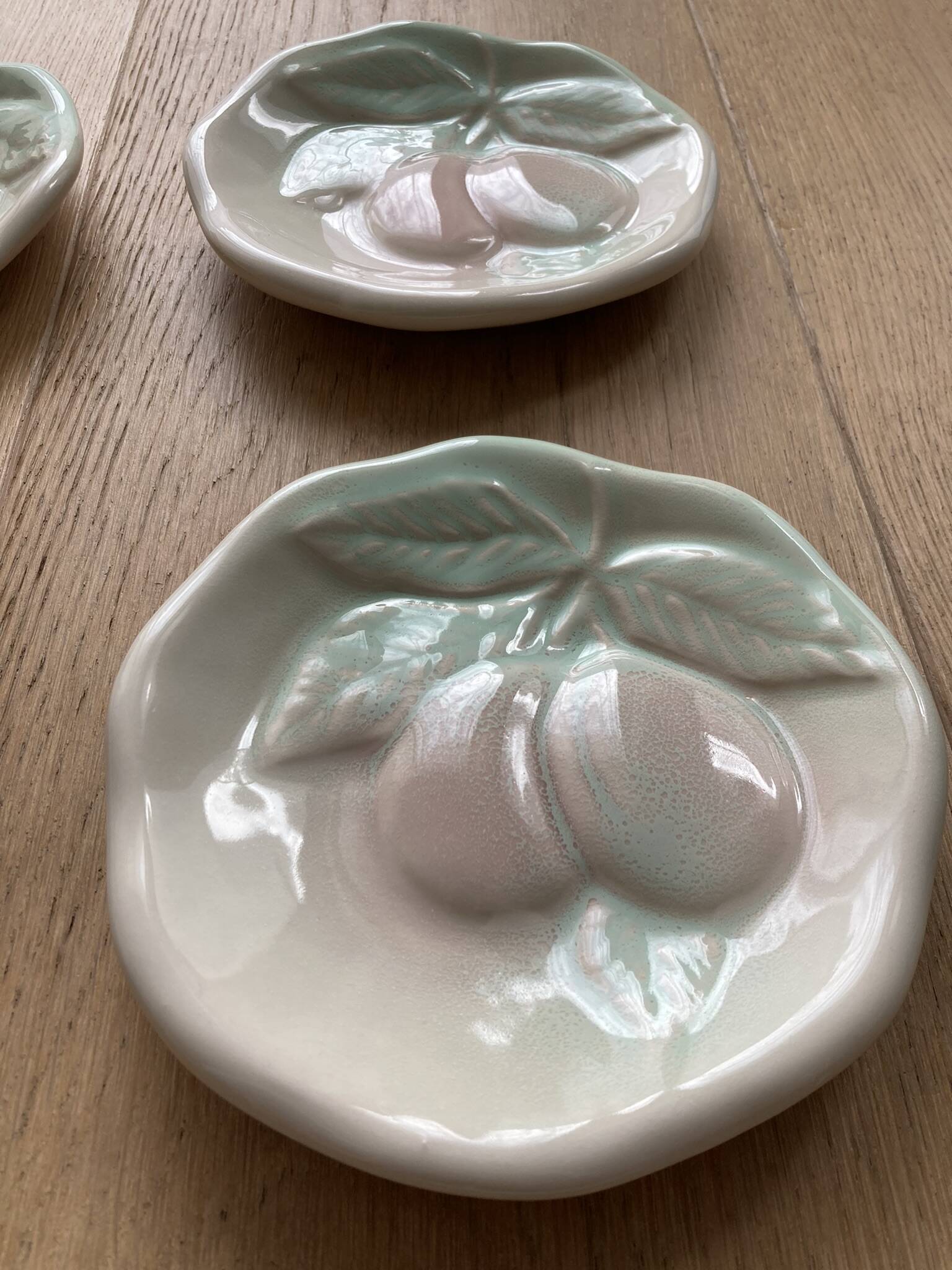 6 small ceramic plates