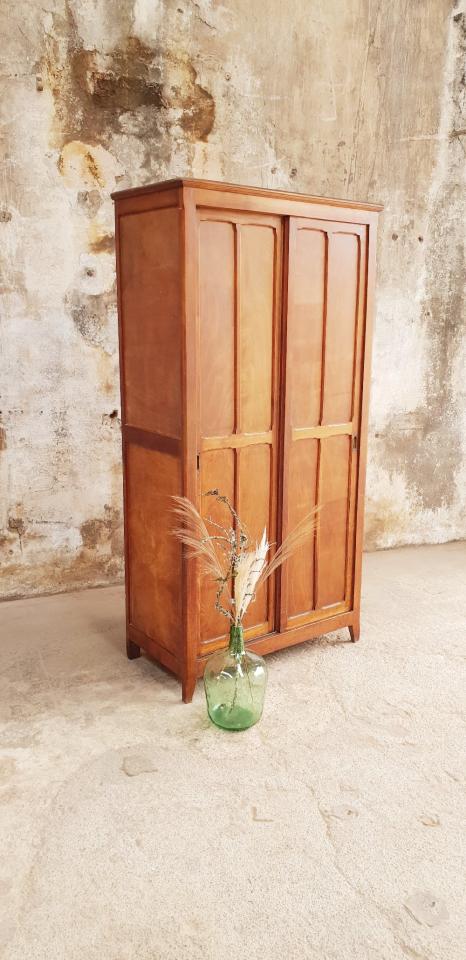 Parisian wardrobe with sliding doors