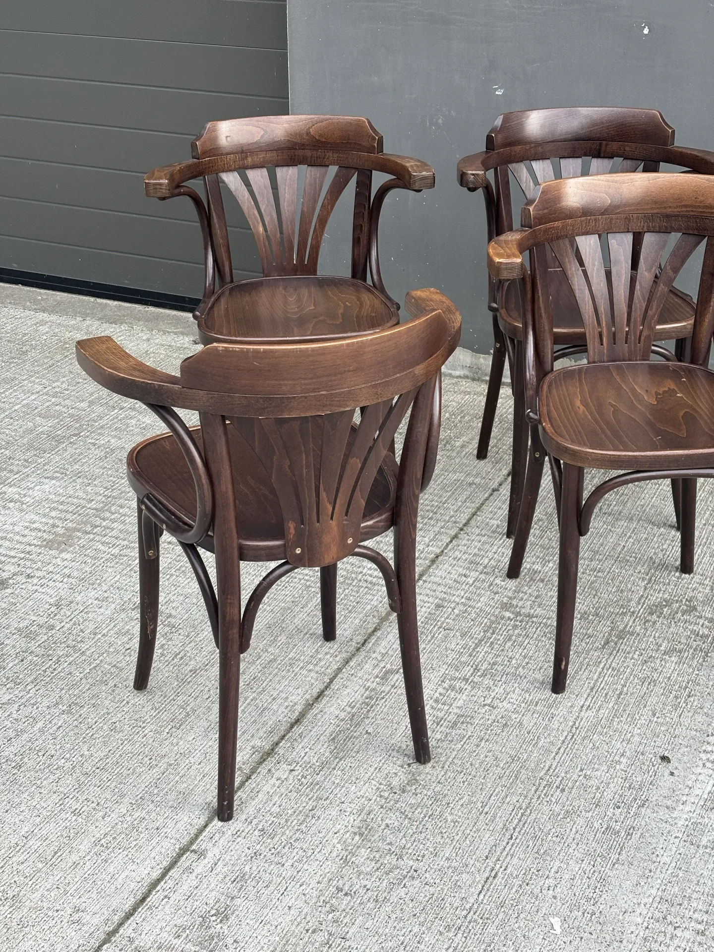 Set of 4 vintage bentwood bistro chairs with armrests – Styl