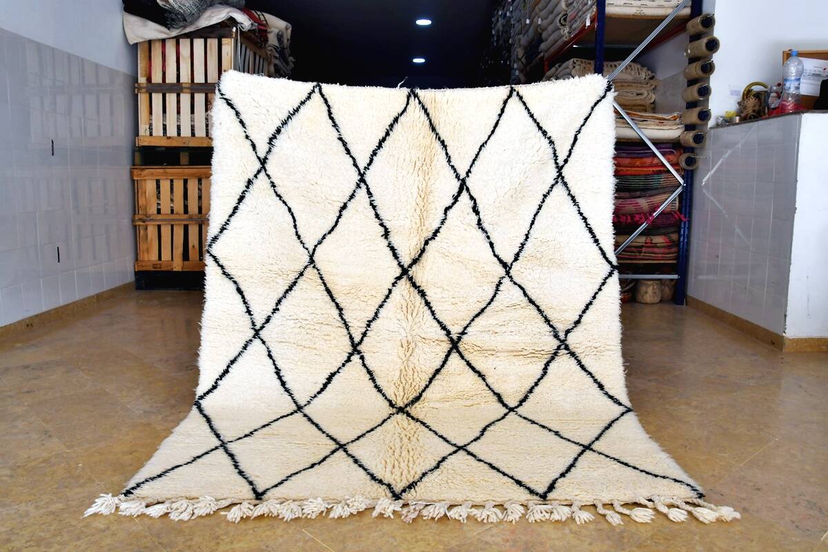Moroccan Berber carpet Beni Ouarain with black diamonds 210 x 160 cm