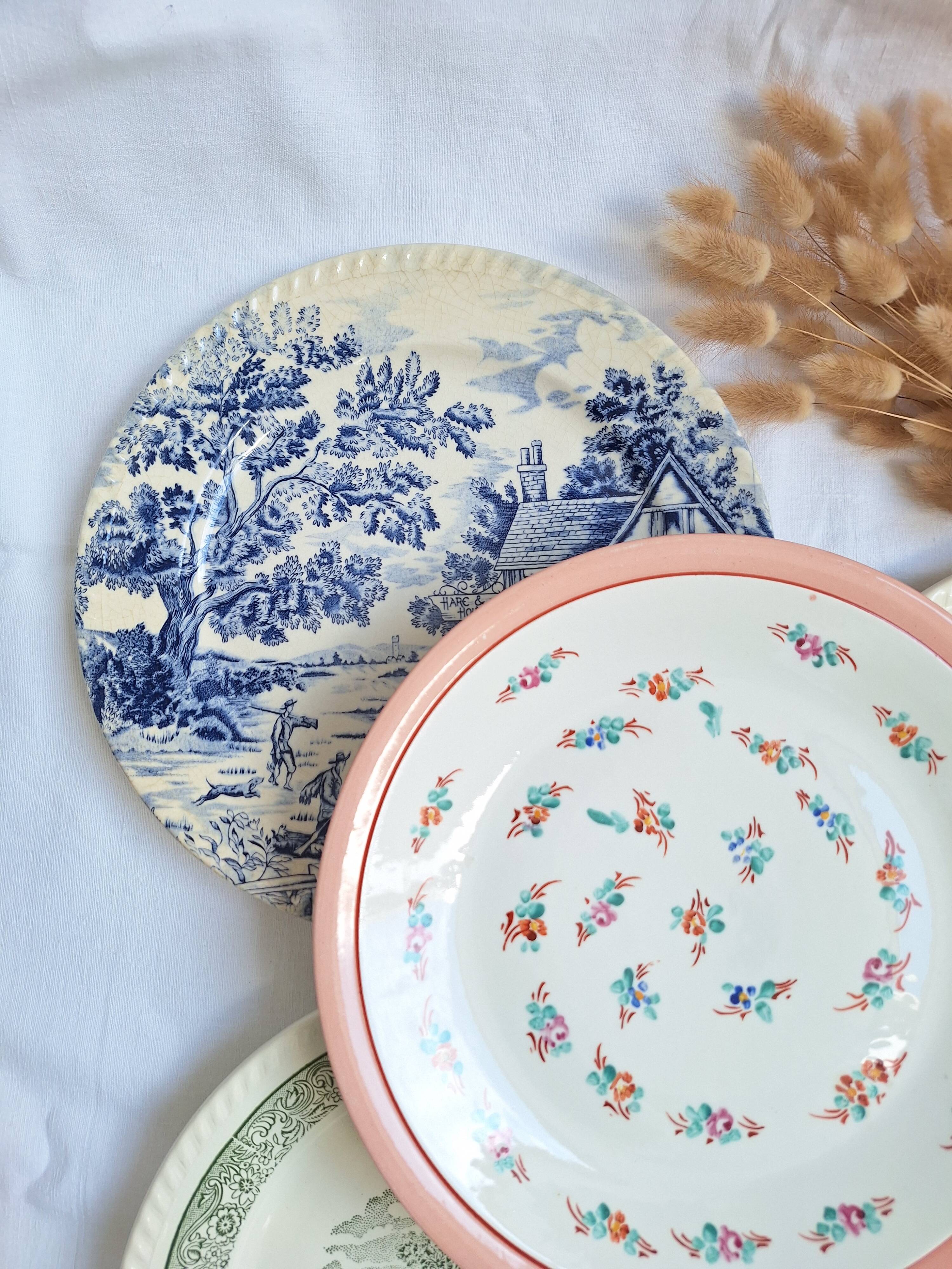 Vintage flat plates green blue pink
