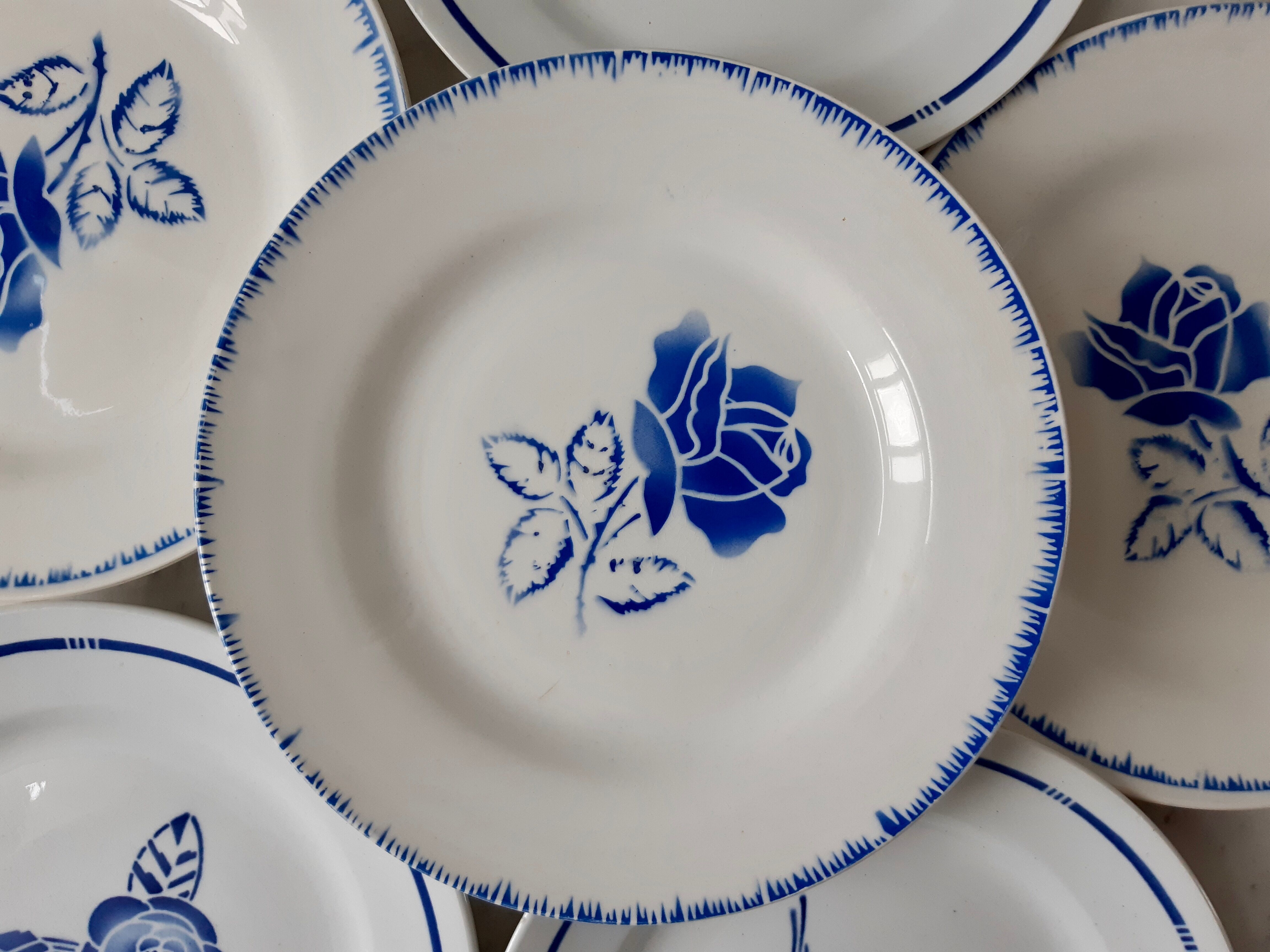 Set of 6 mismatched blue flat plates Digoin Sarreguemines and Saint-Amand