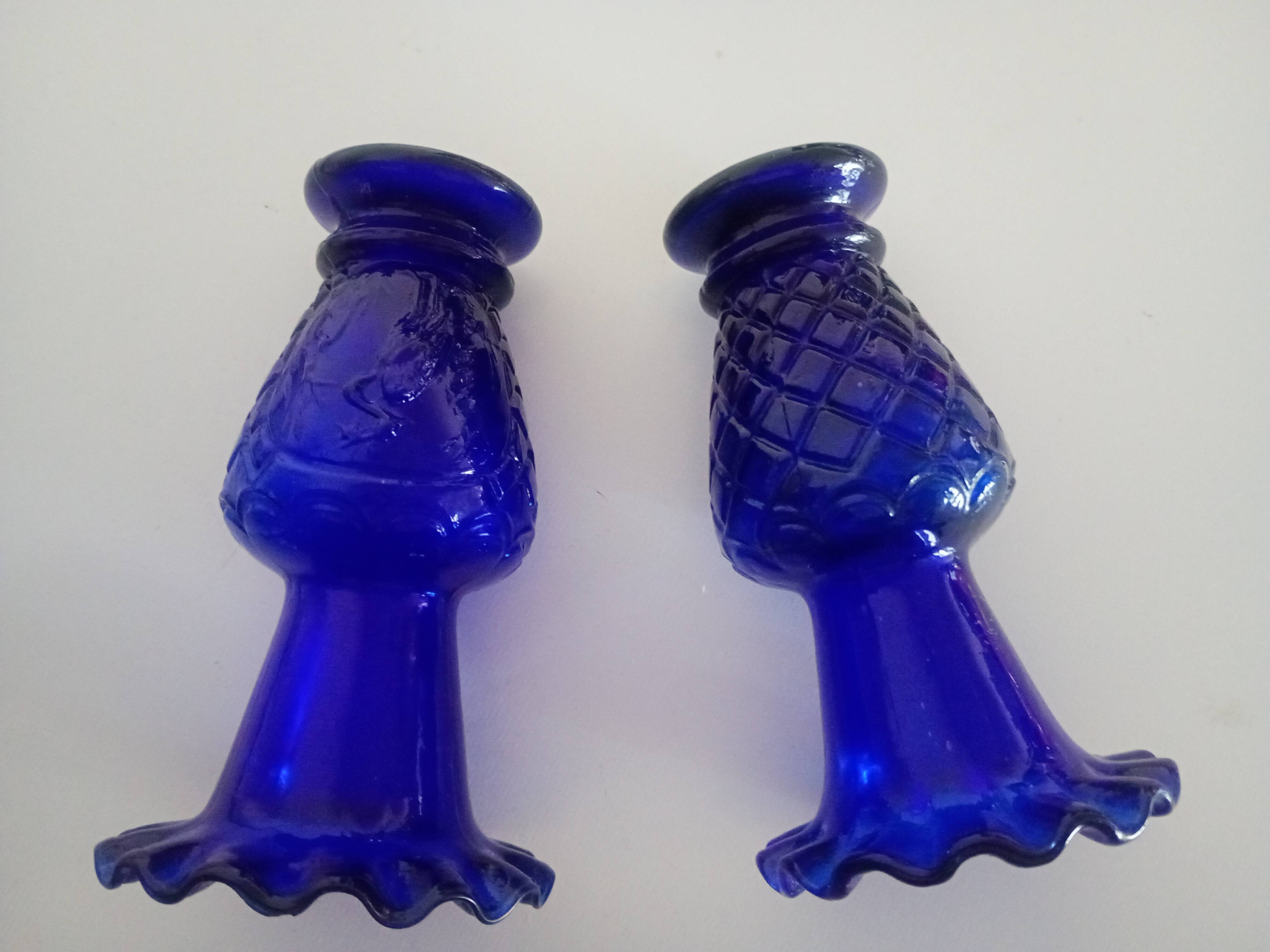 Pair of small (12cm) corolla vases - cobalt blue glass with heron - Portieux