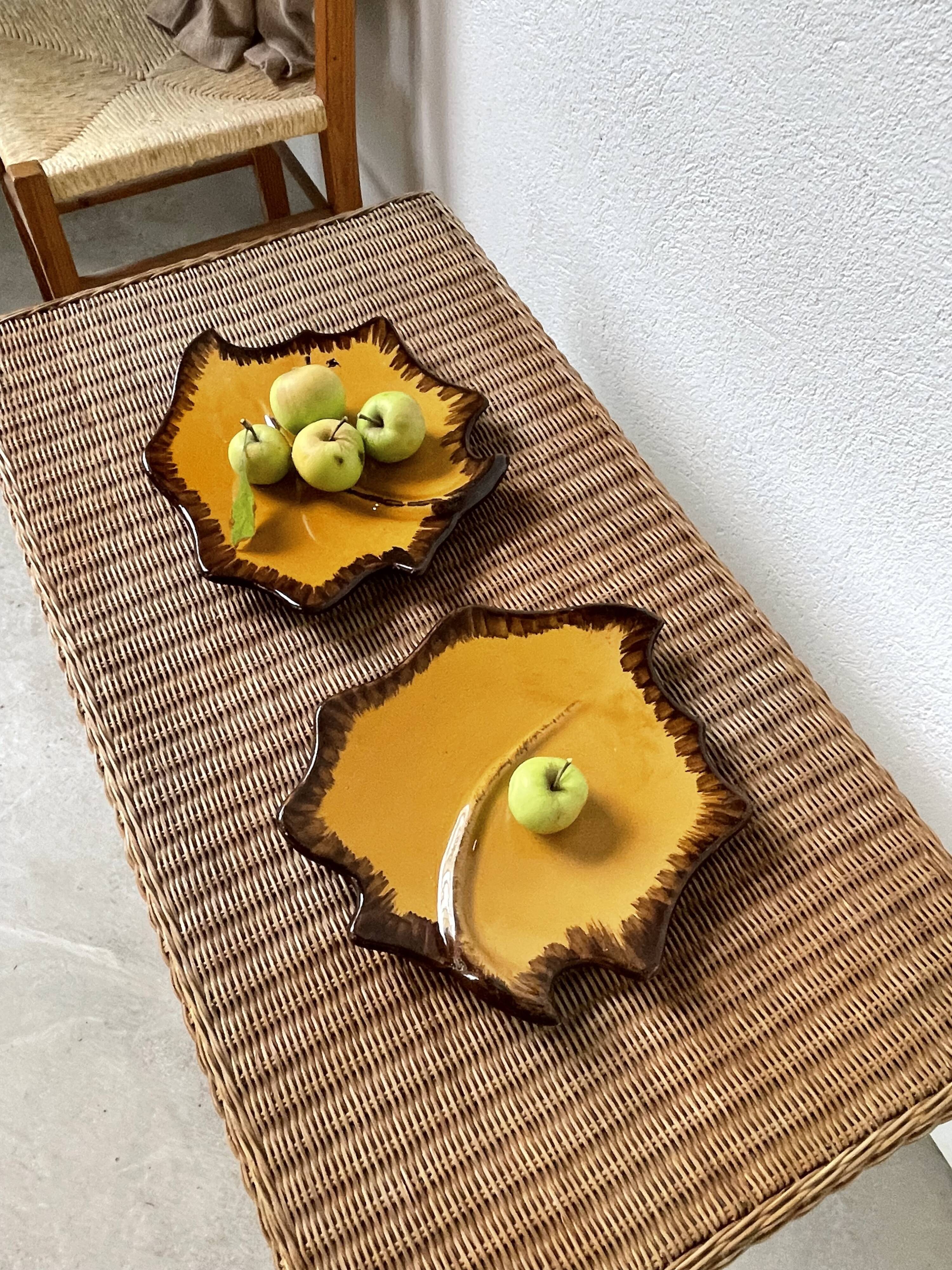 2 assiettes « feuille » céramique jaune