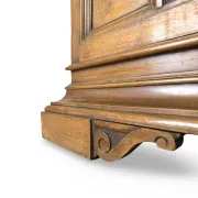 Elegant antique Italian chest of drawers, dating from the 20th century