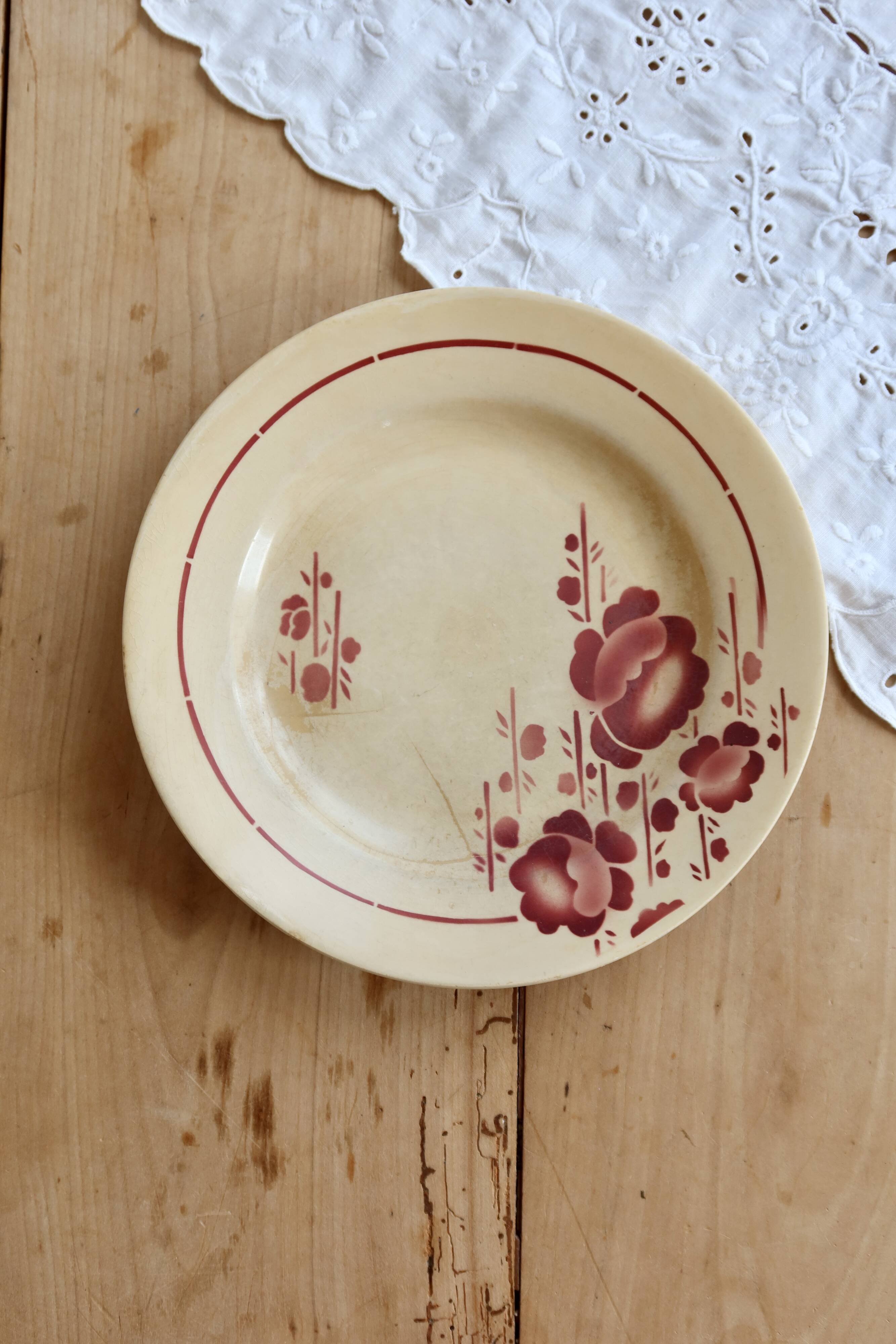 Assiette plate vintage terre de fer Saint-Amand modèle 211