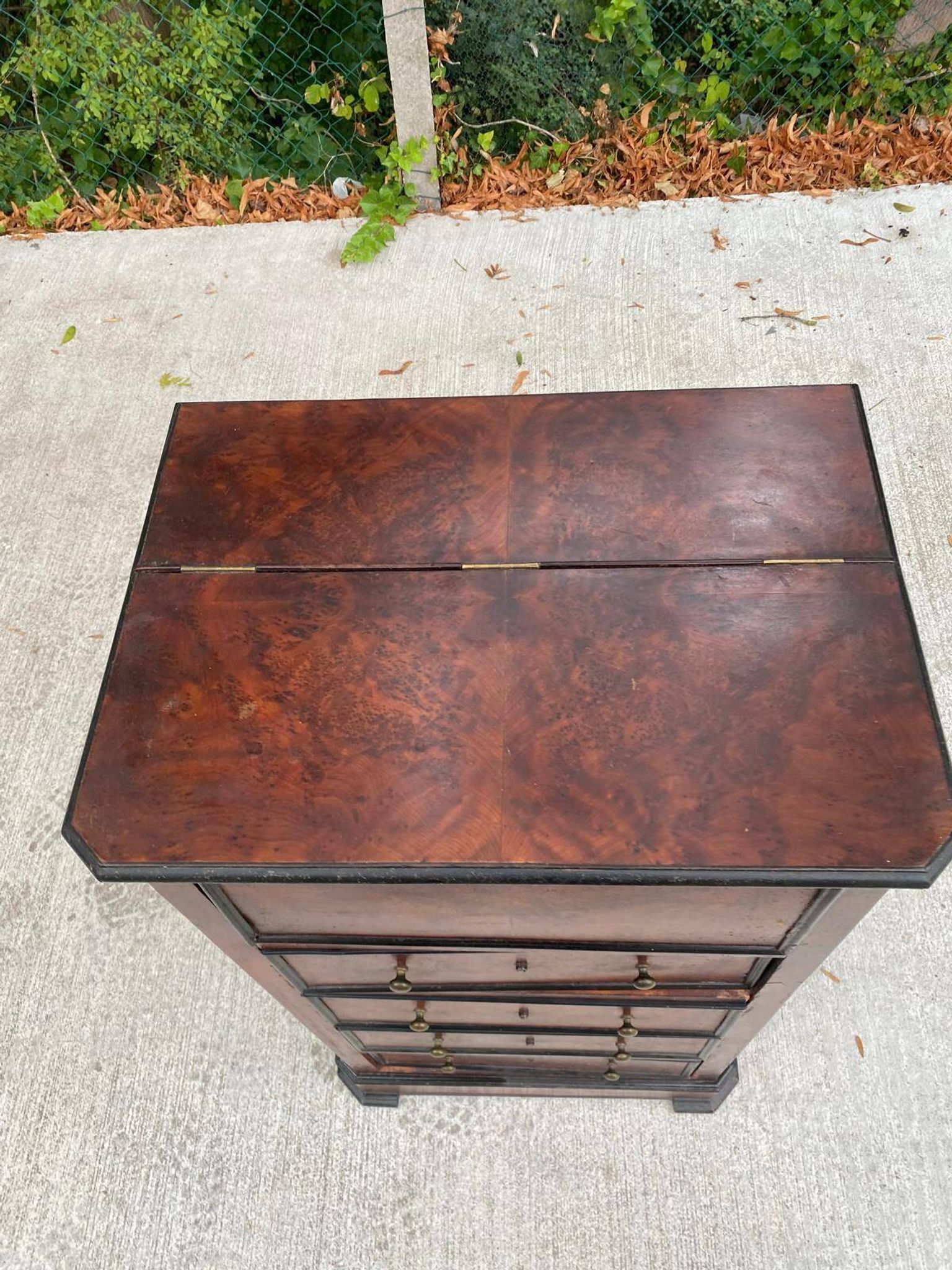 19th-century secretary chiffonnier in walnut burl & gilded leather with brass fittings.