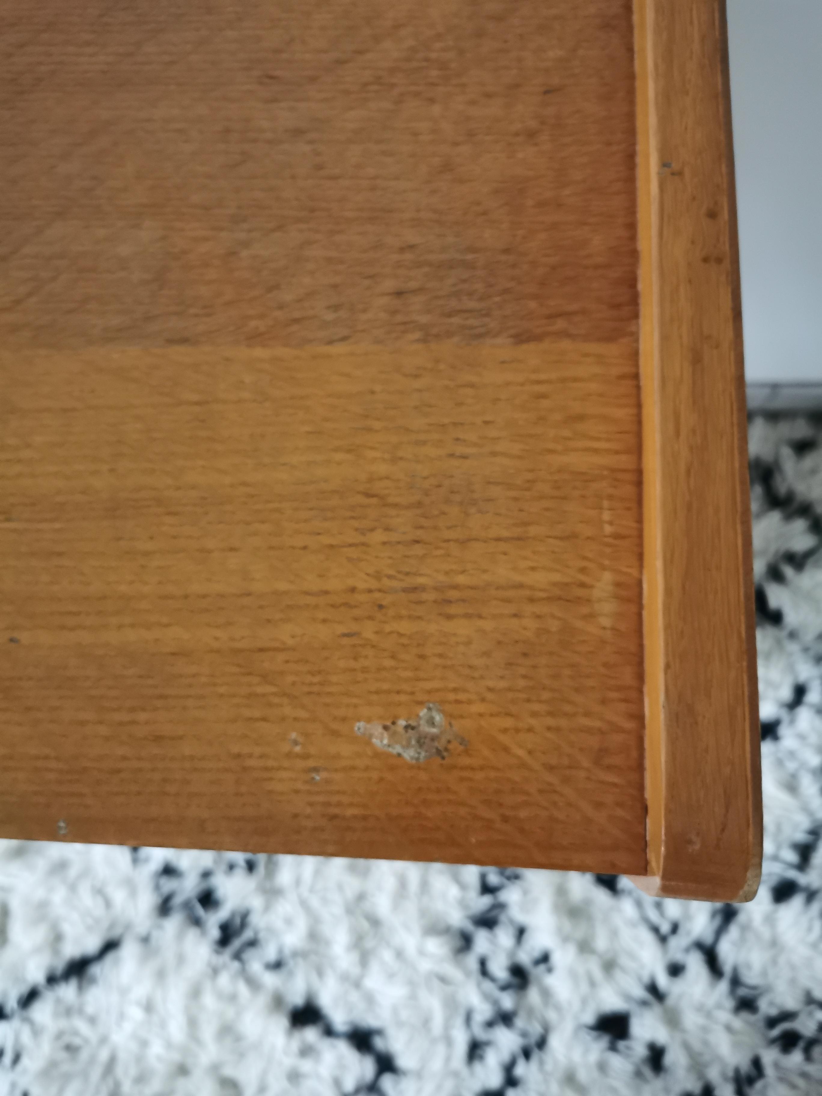 Commode pieds compas en rotin et bois