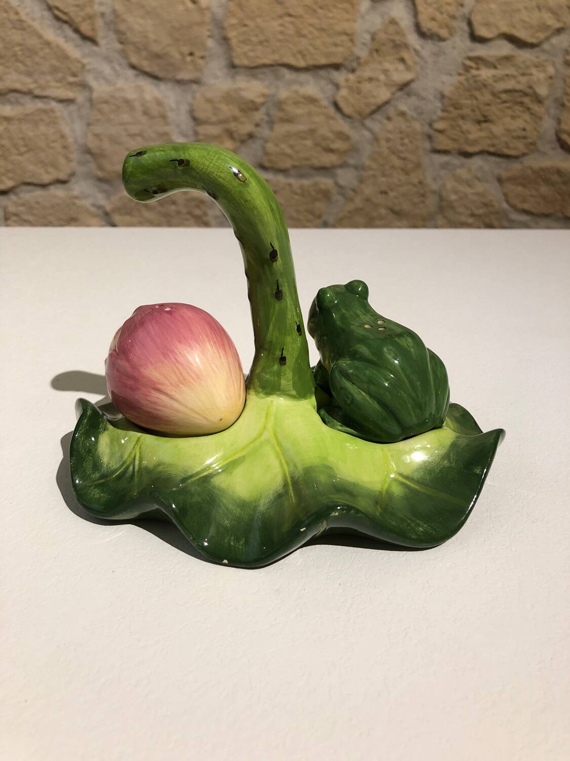 Frog salt and pepper shakers