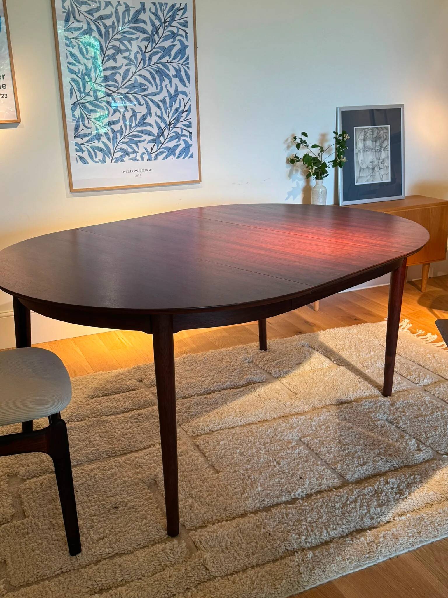 Vintage Scandinavian extendable round table in rosewood "Ingrid"