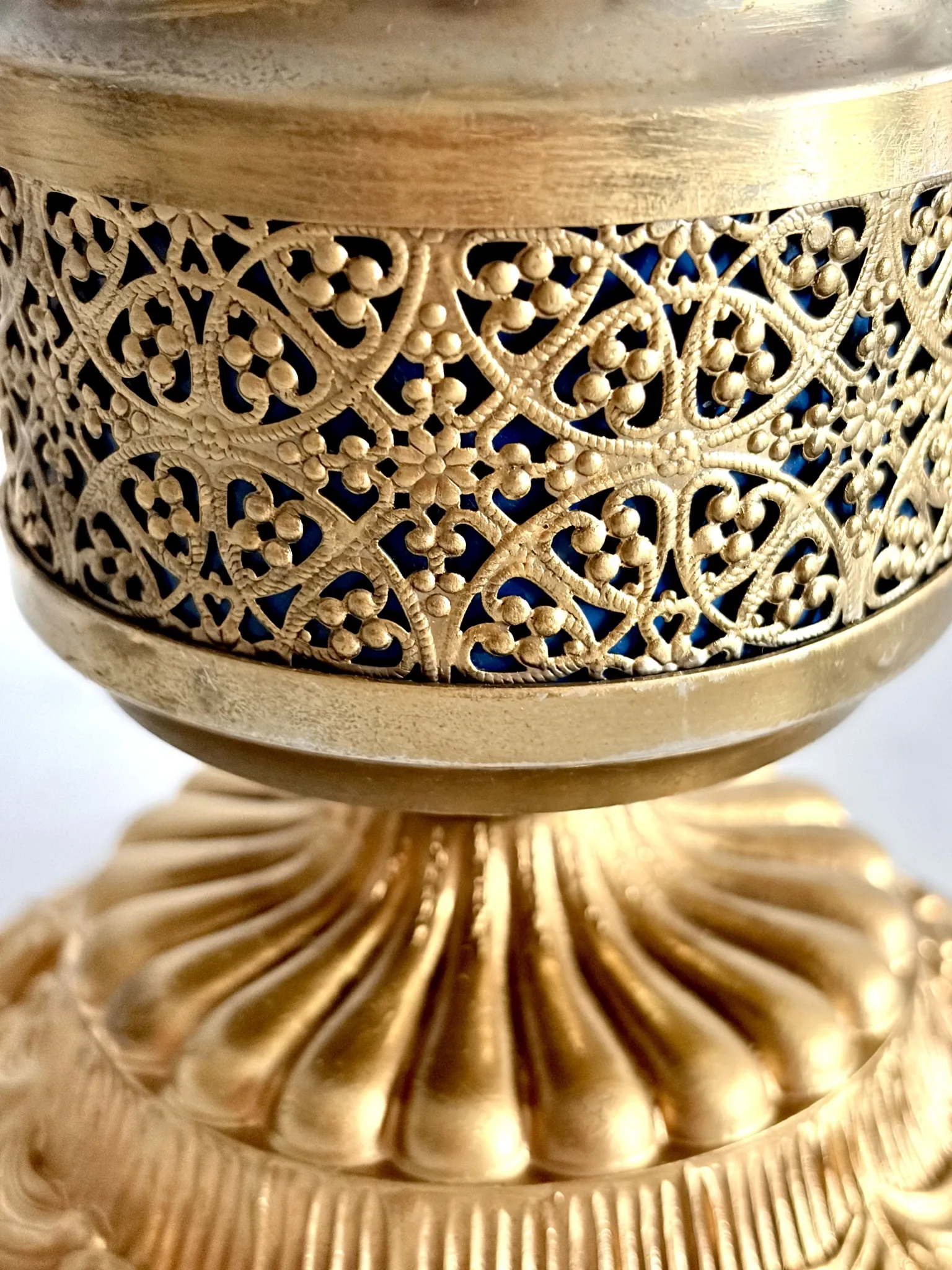 Lampe en bronze et cristal taillé de style victorien