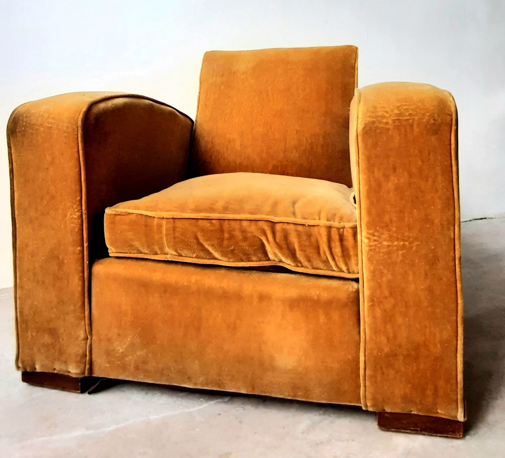 Art Deco arm in mustard coloured velvet 1930/1940