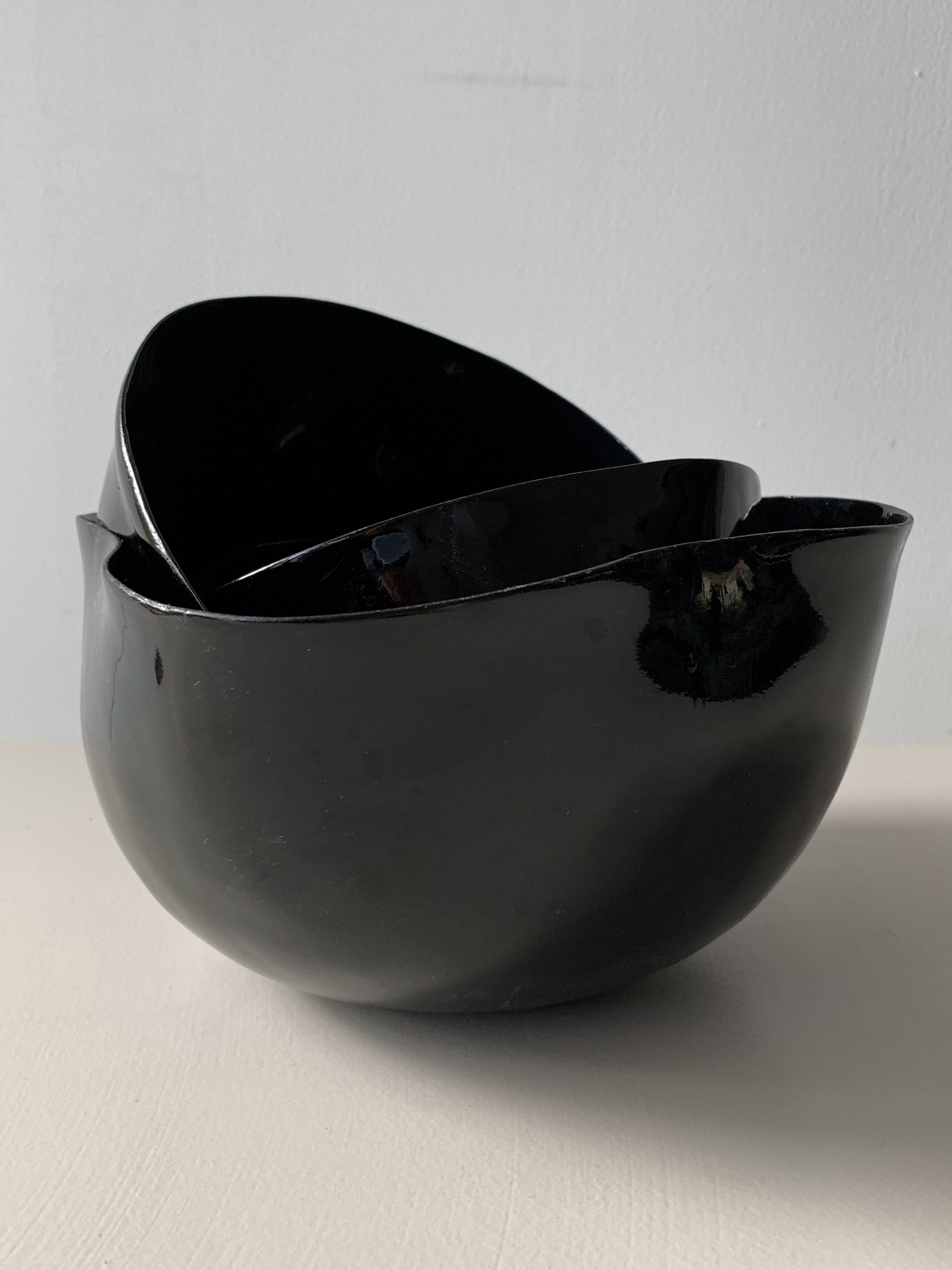 Black lacquer tsé tsé bowls