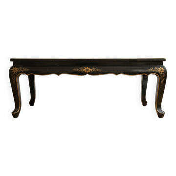 Antique Chinese coffee table in black and gold lacquered wood.