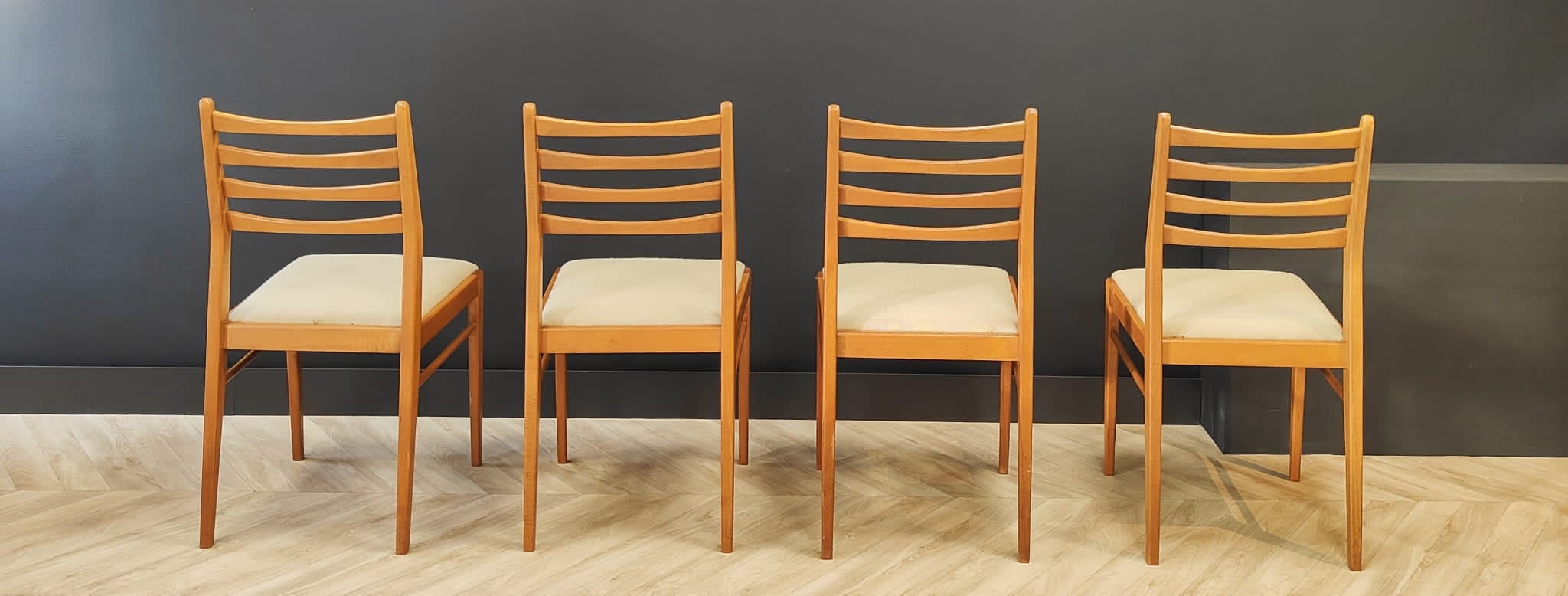 Set 4 dining table chairs