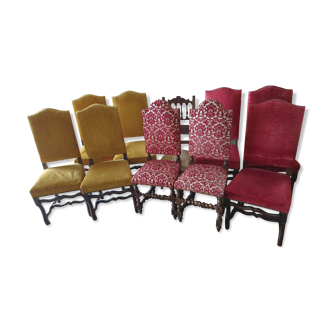 Lot de 10 chaises de style Louis XIII en bois mouluré