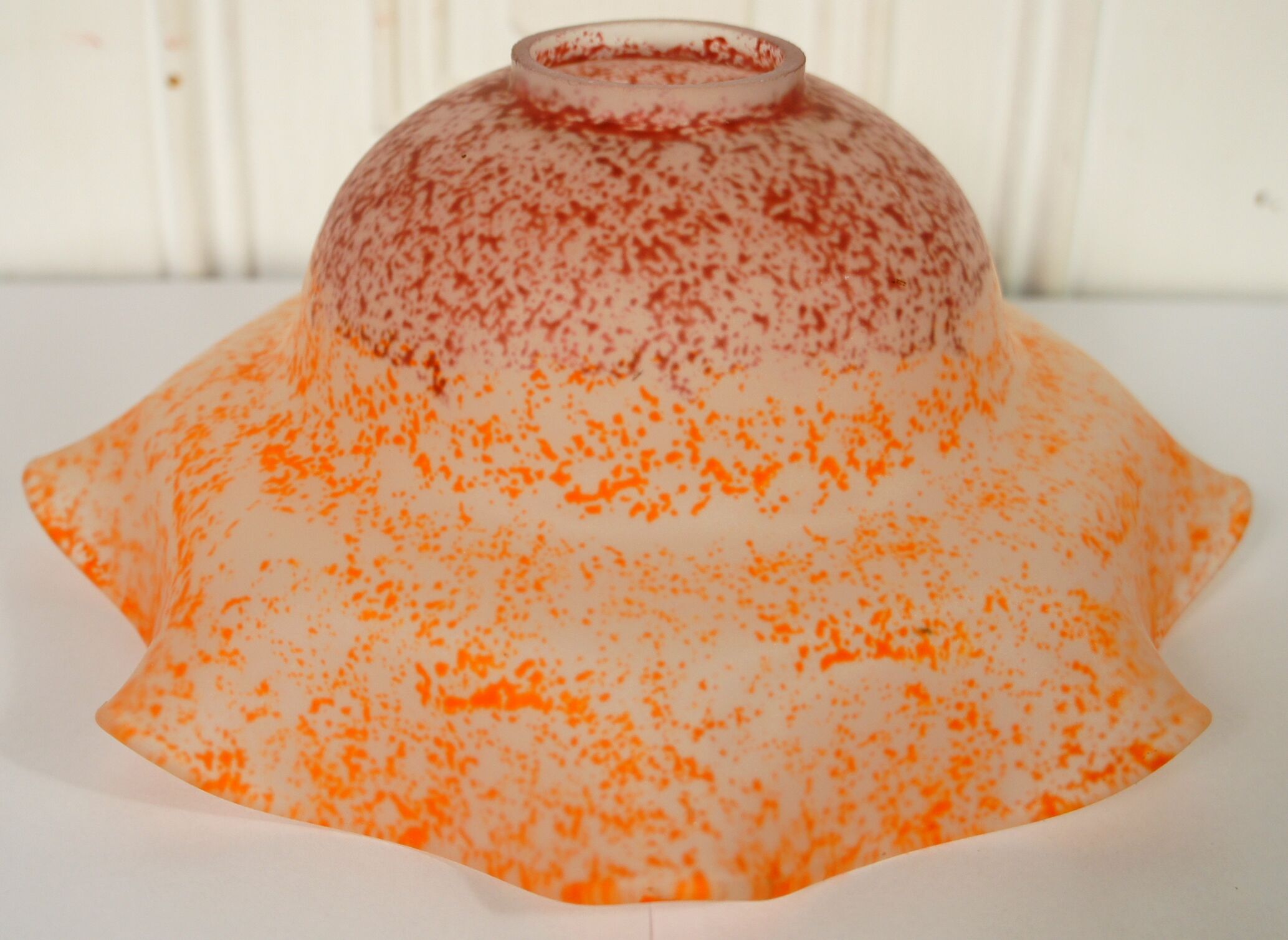 Speckled toothed glass lampshade