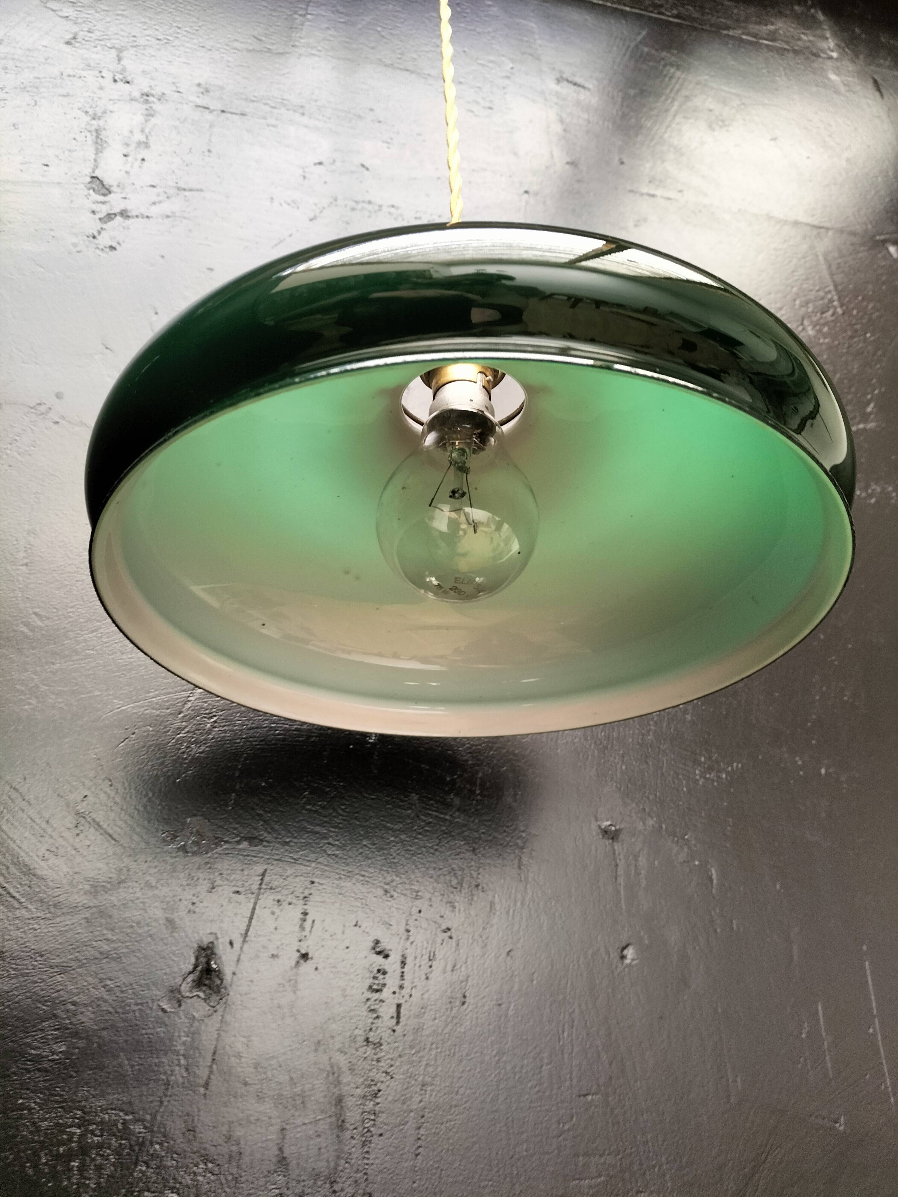 Green opaline suspension