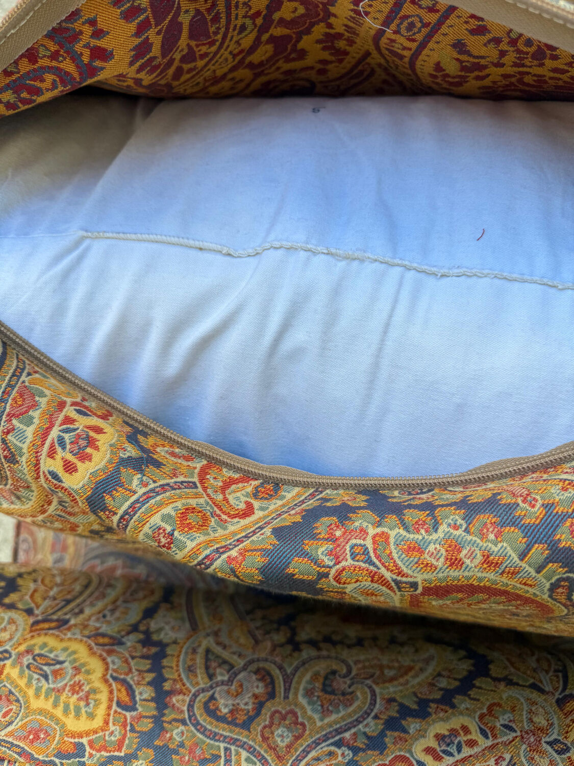 Vintage upholstered 2-seater sofa – embroidered cashmere fabric