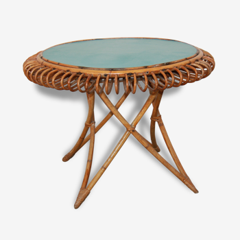 Round rattan table