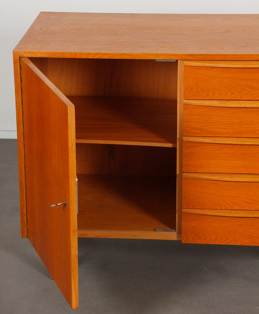 Czech vintage dresser edited by Drevozpracujici podnik, 1960
