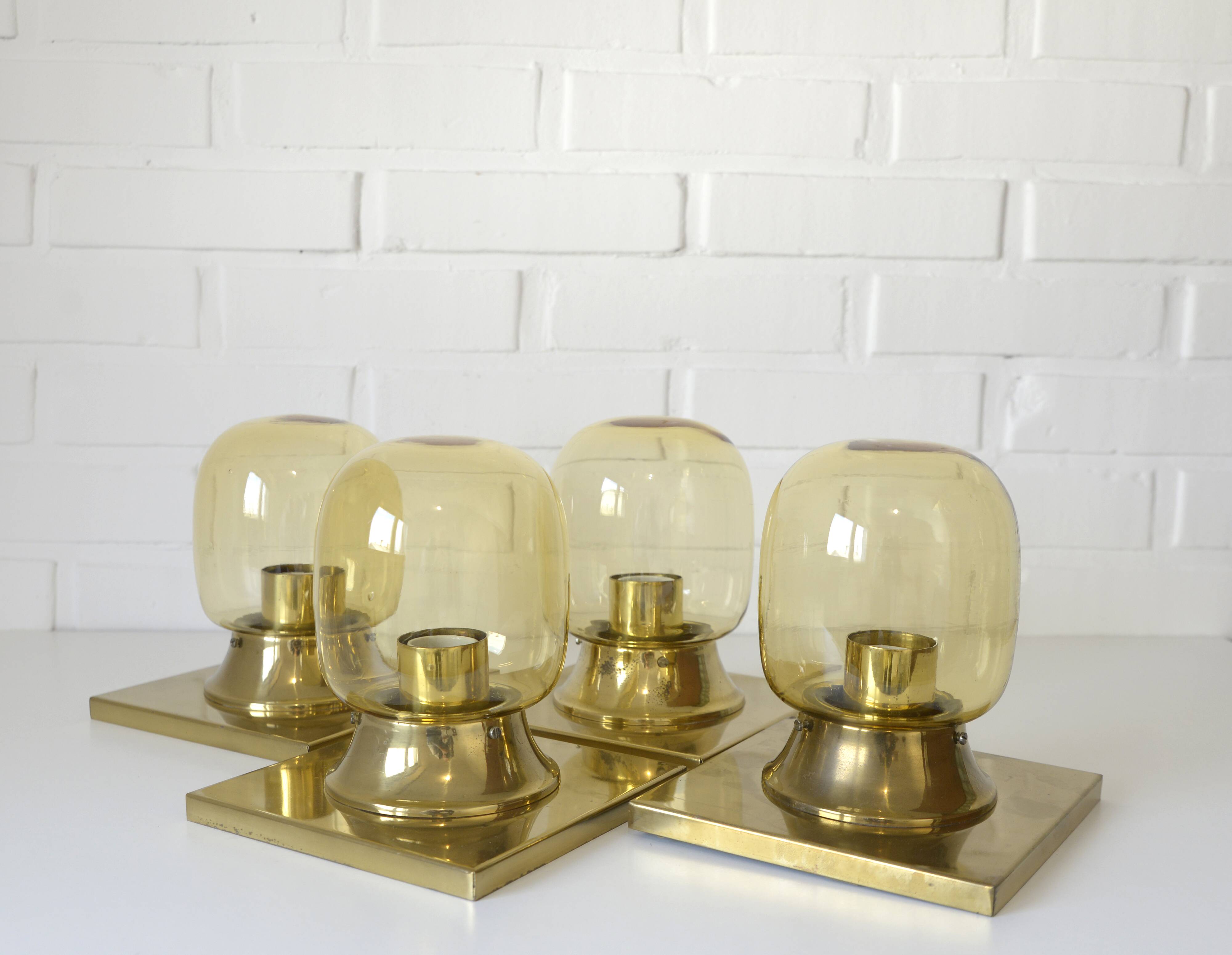 Ensemble de 4 / appliques murales en laiton vintage / style mid-century modern