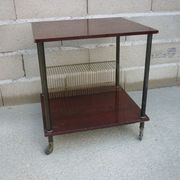 Table d'appoint en bois et range disques vintage sur roulettes