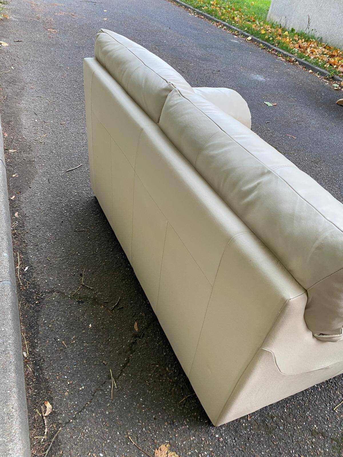 Canapé 2 places scandinave en cuir véritable beige