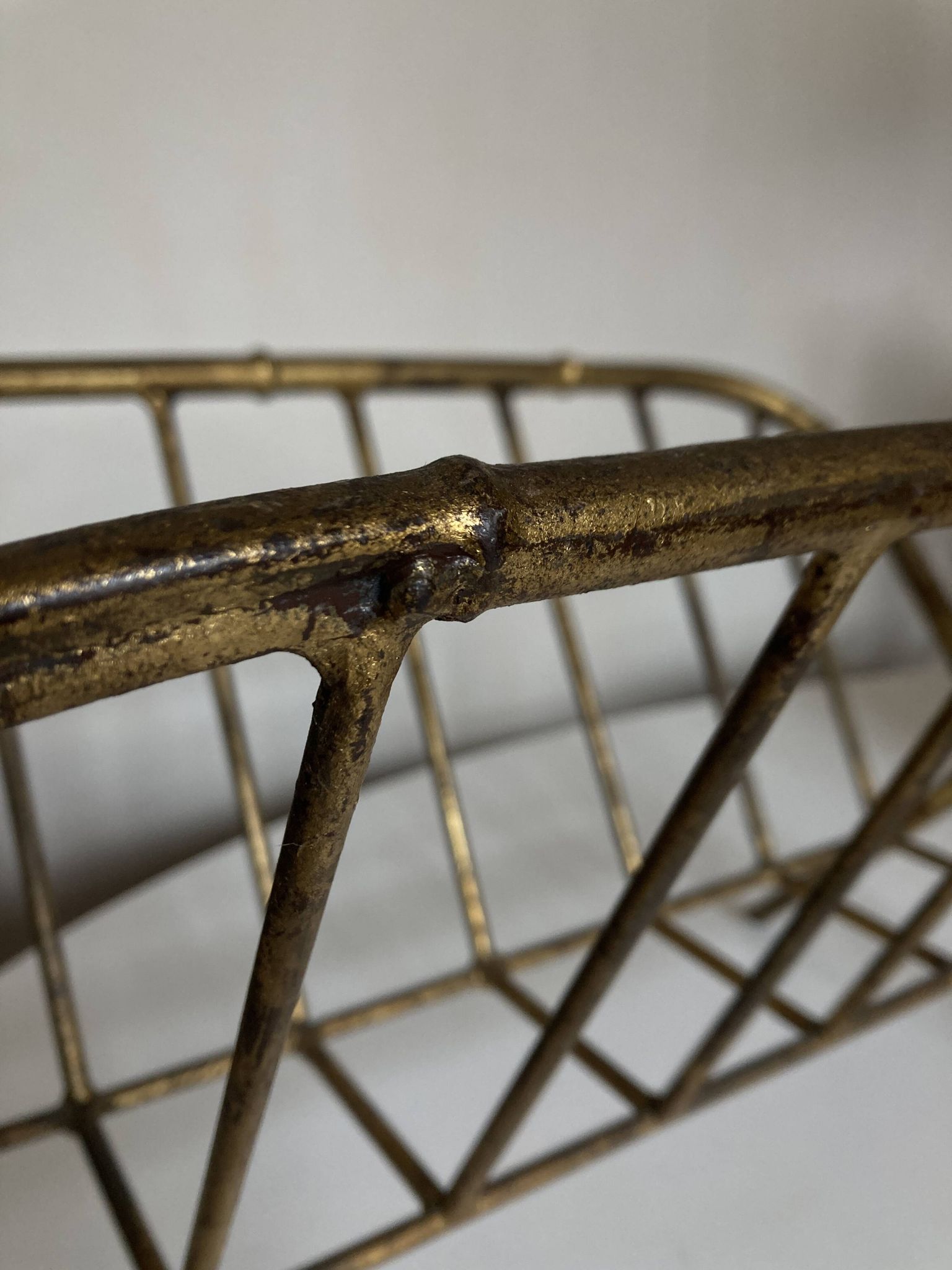 1960 magazine rack faux bamboo in beaten gold iron Italian craftsmanship