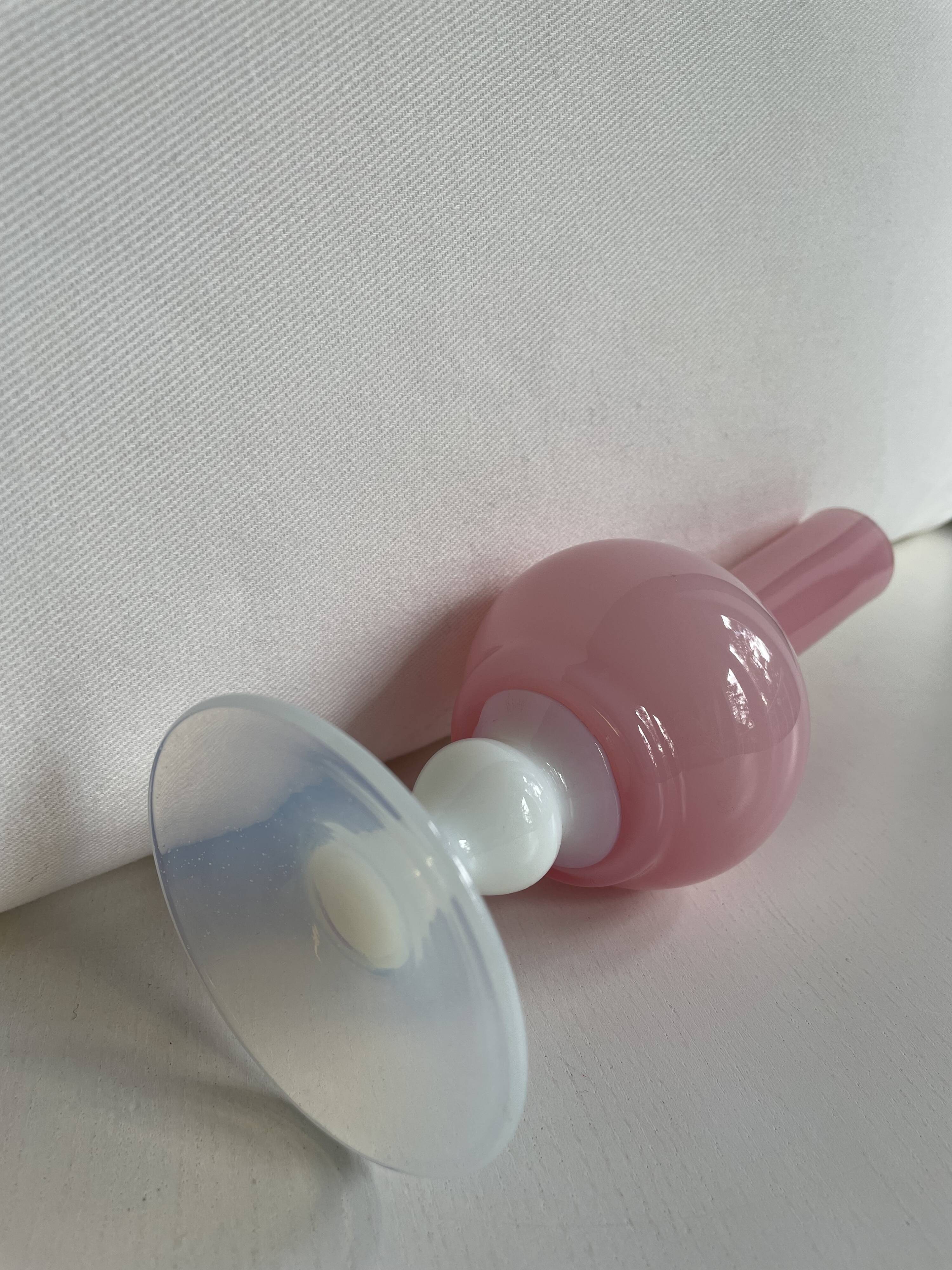 Vase en opaline rose