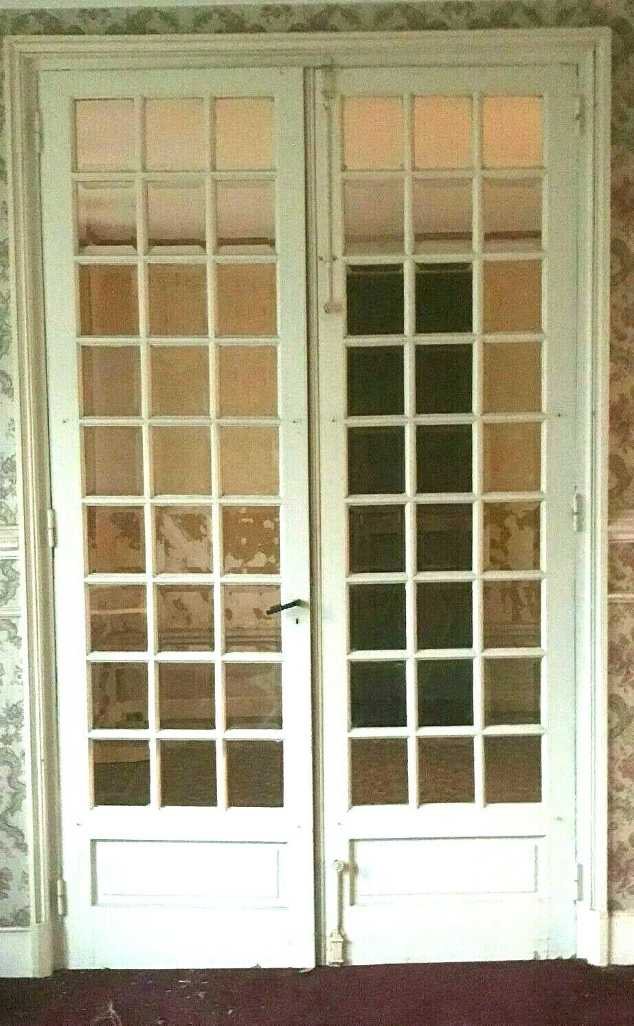 Double separation doors 20th century bevelled tiles