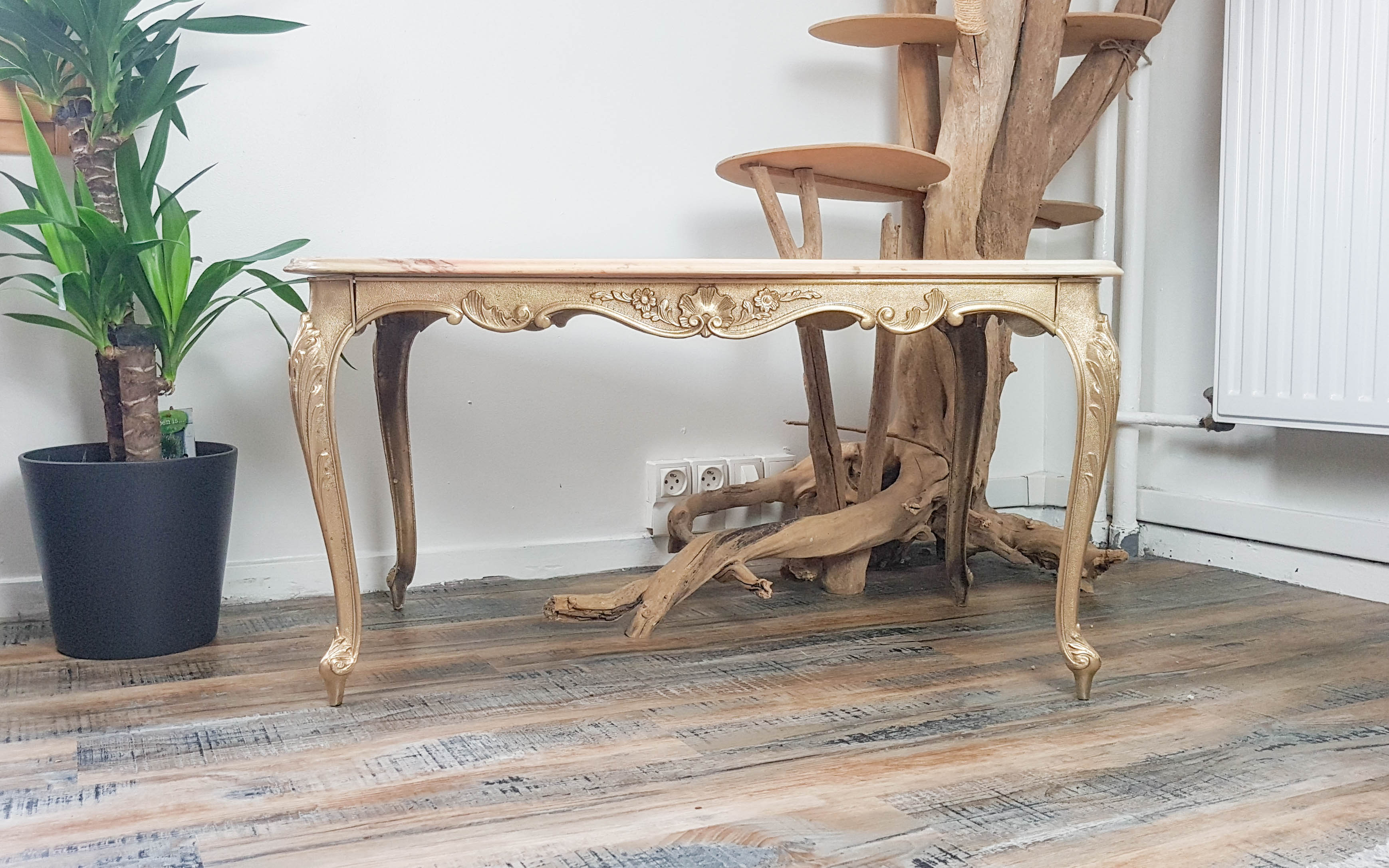 Louis XV coffee table in brass pink marble