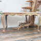 Table basse Louis XV en marbre rose en laiton