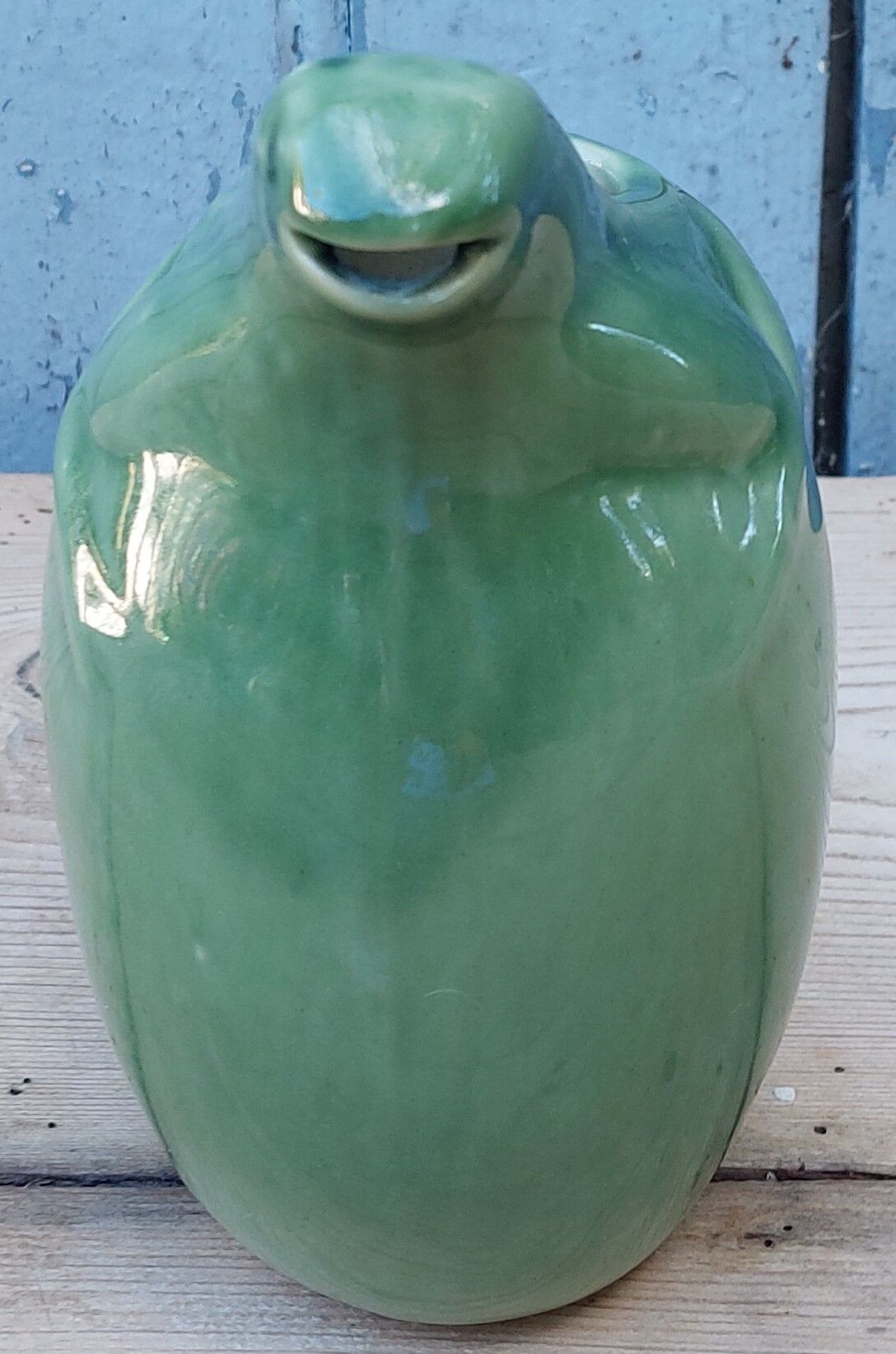 Frog pitcher