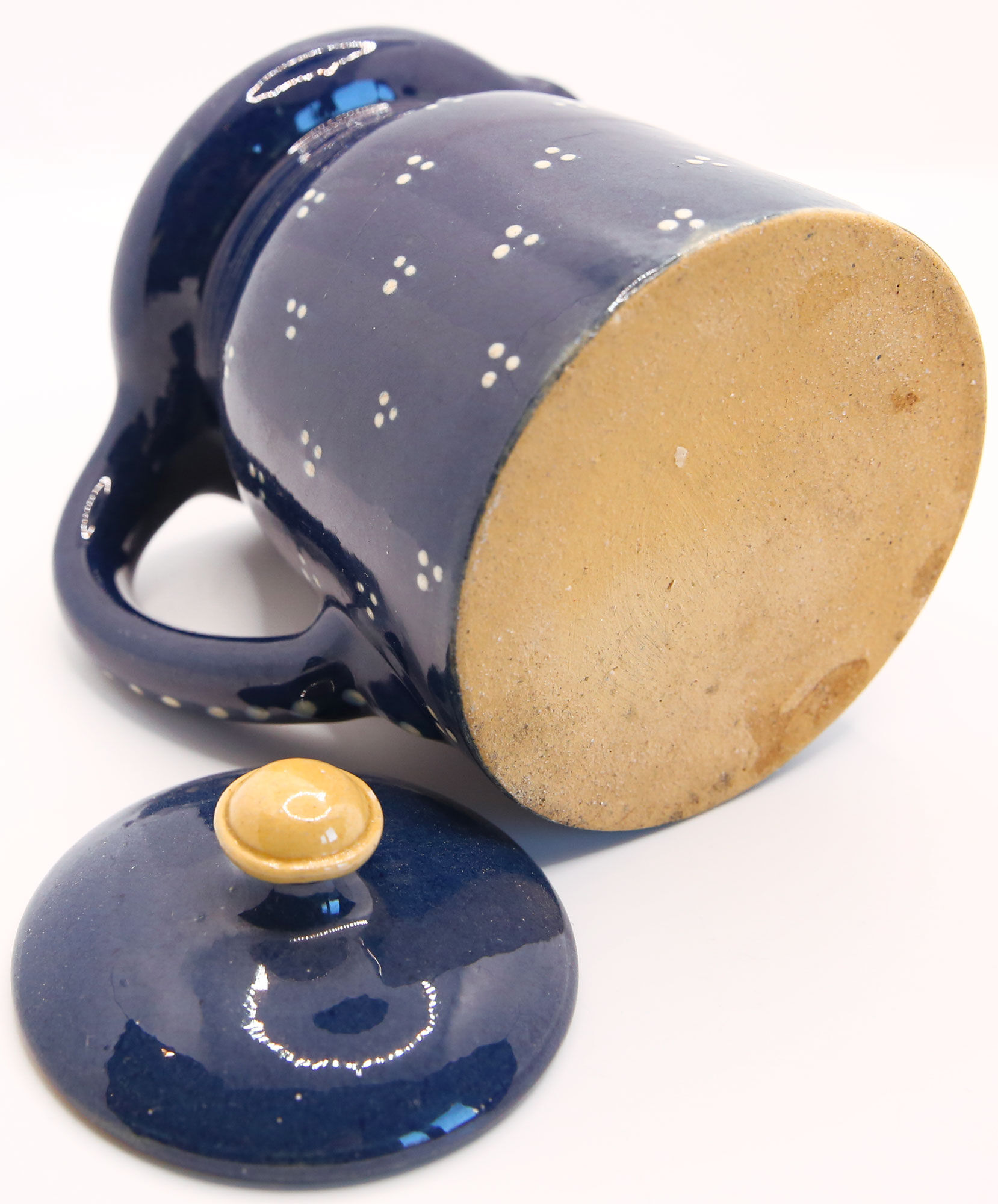 Pitcher and navy blue lid with off-white peas