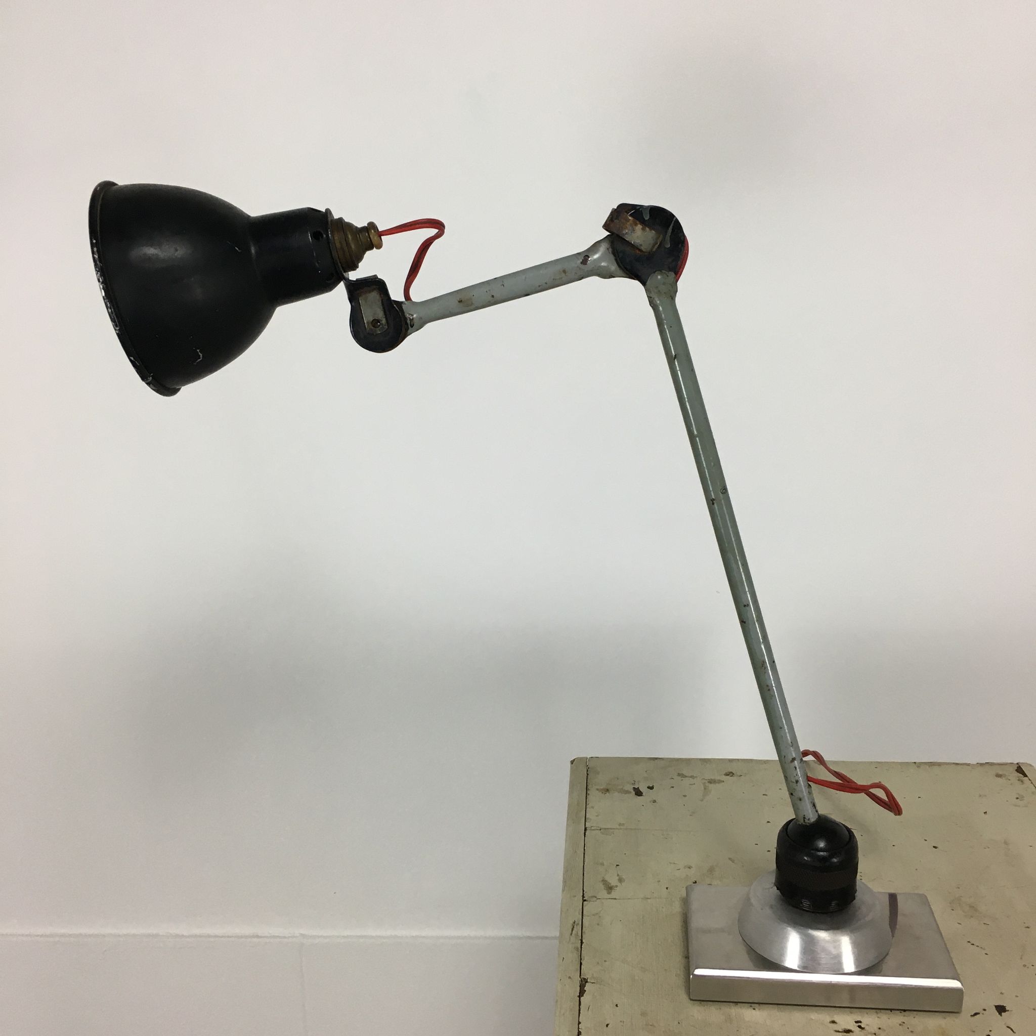 Lampe Bernard Albin Gras à poser style industriel