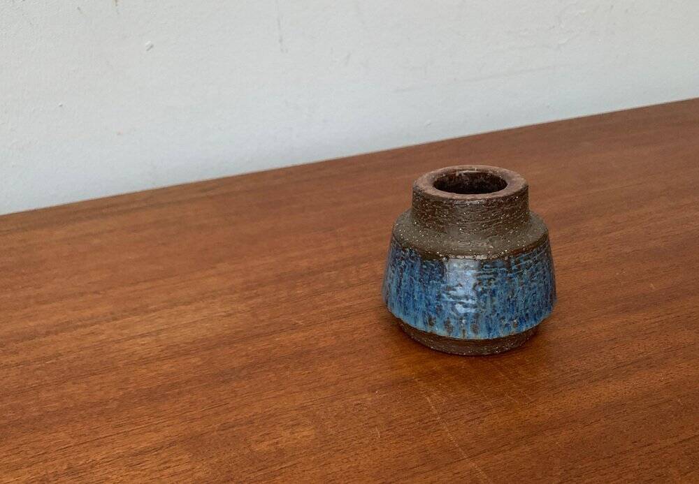 Minimalist studio pottery vase from mid-century Danish artist Michael Andersen, Bornholm, 1960s.