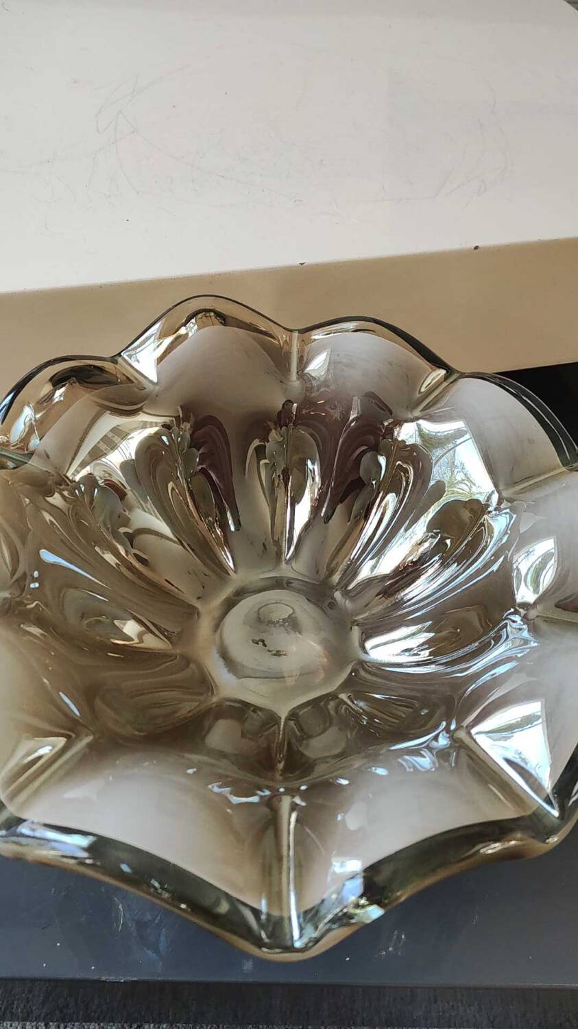 Murano Ruffled Bowl/Centerpiece, Pearly Iridescent Taupe Color. Diameter 24.5 cm