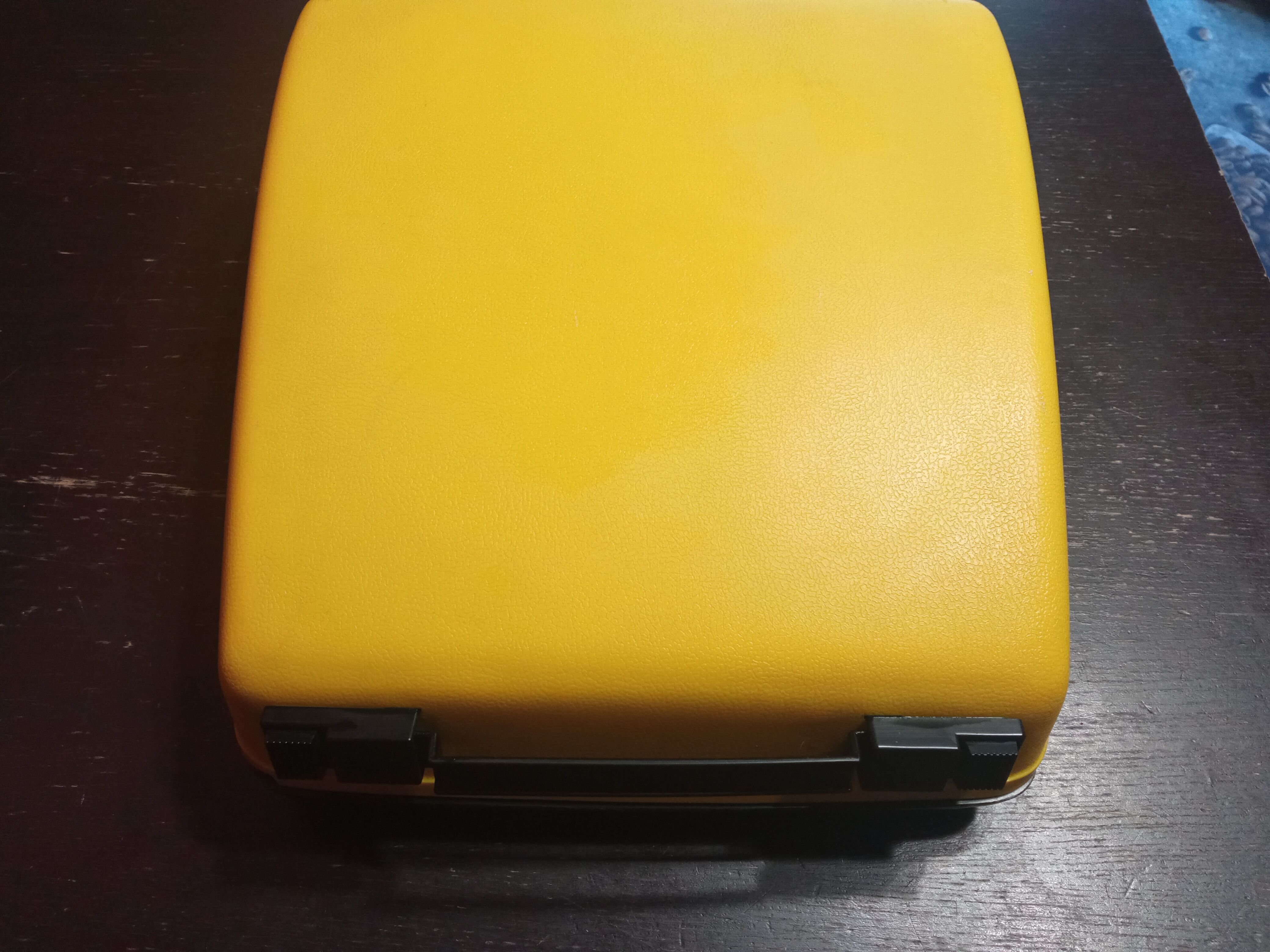 Typewriter remington riviera Sperry Rand Riviera Yellow