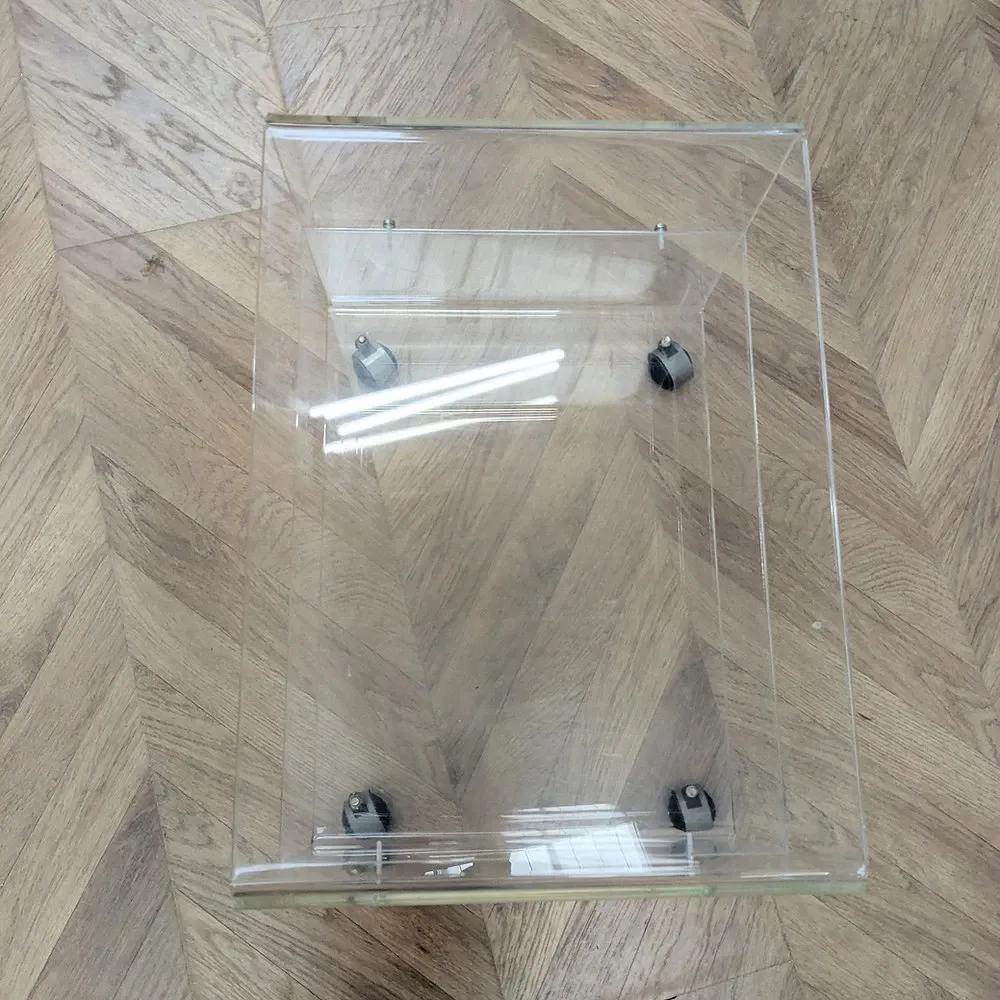 Vintage coffee table in plexiglass from the 1970s.
