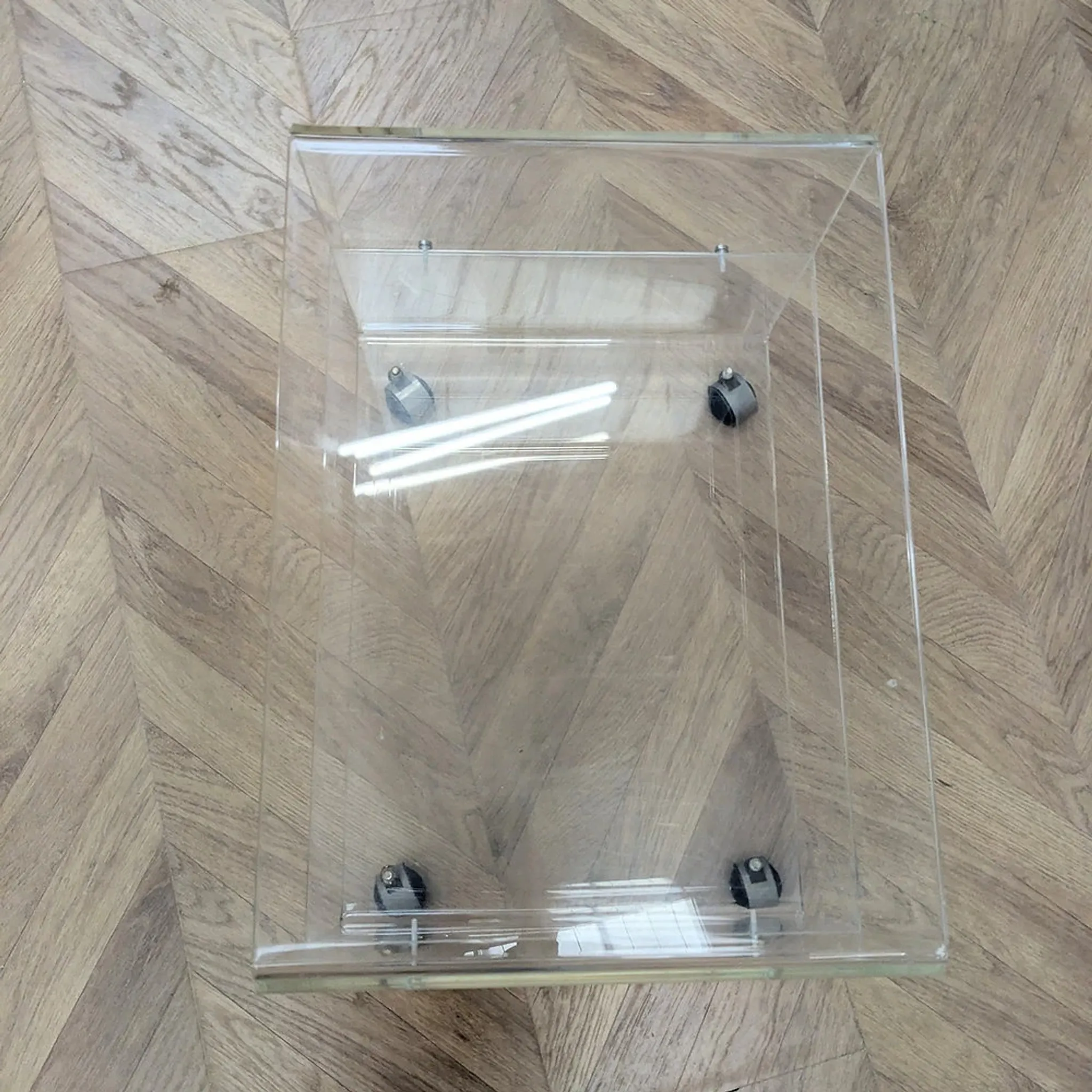 Vintage coffee table in plexiglass from the 1970s.