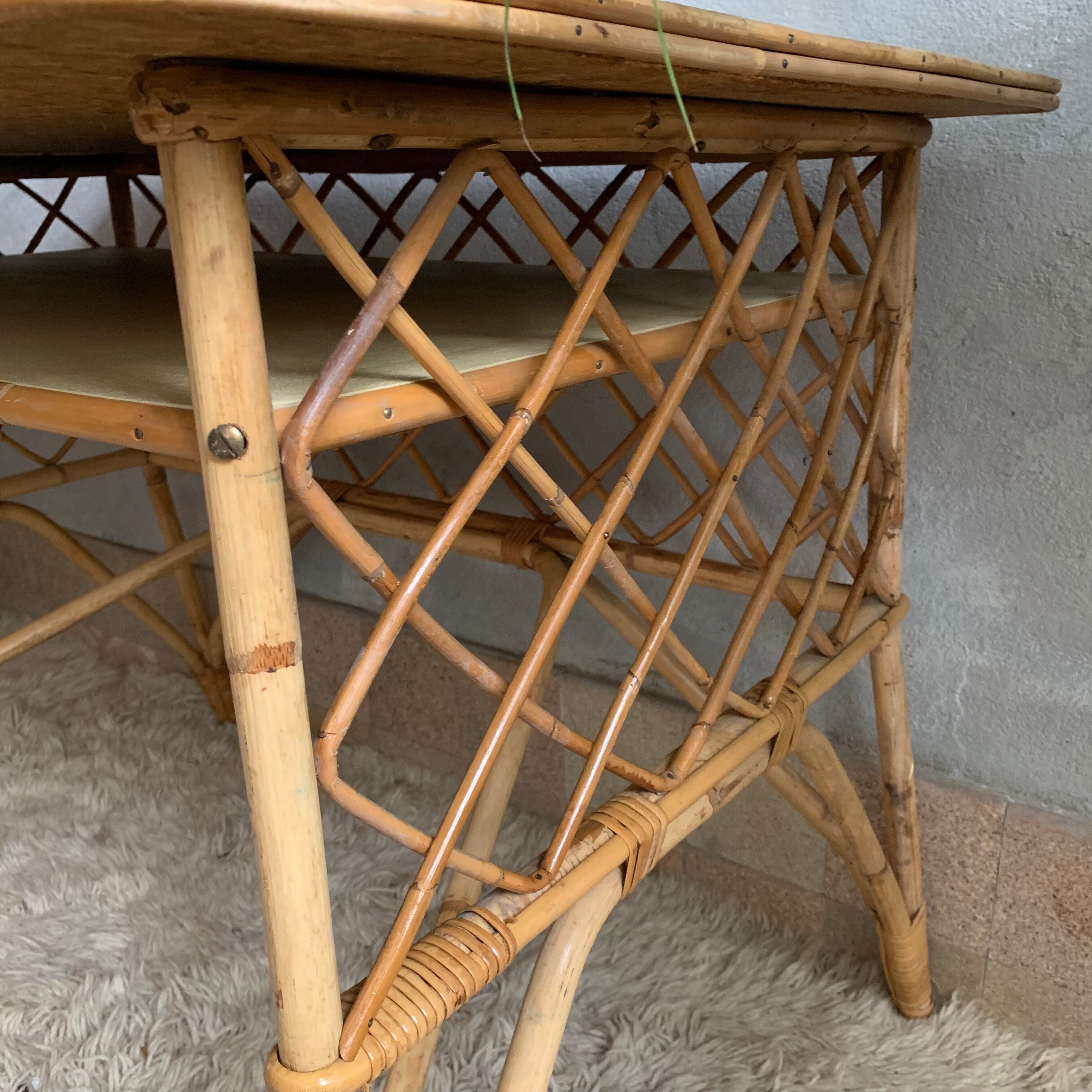 Bureau rotin