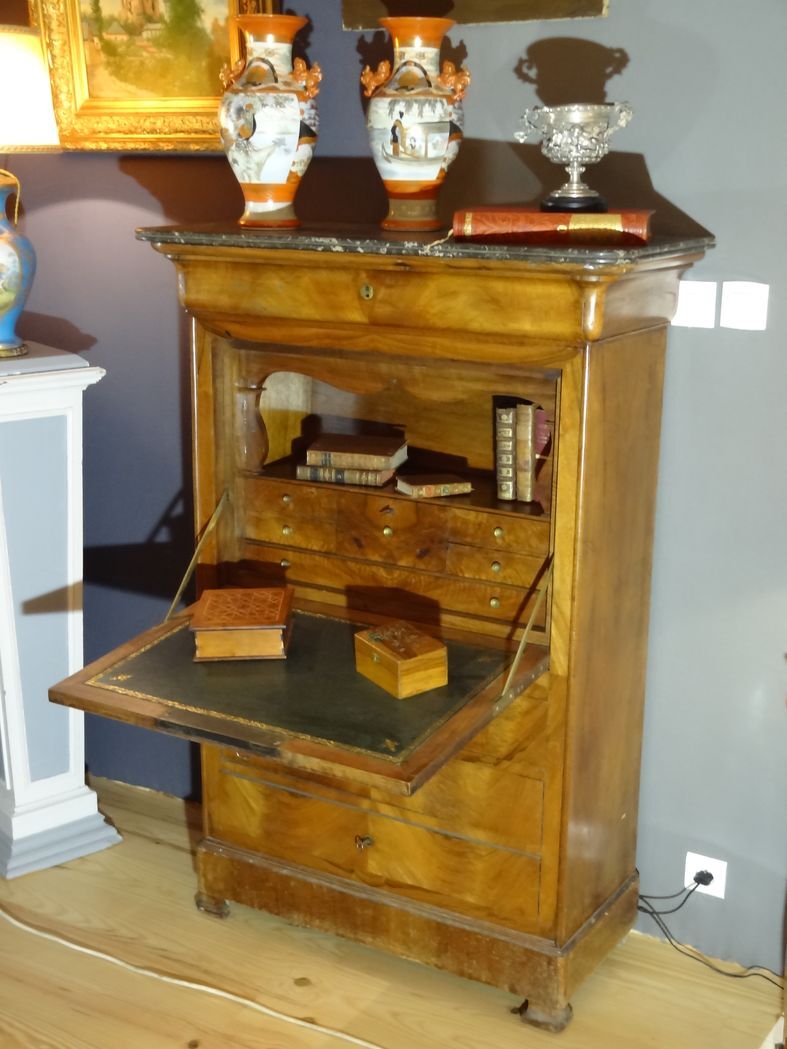 Secretary Louis Philippe in walnut and walnut plating 98 x 143 cm