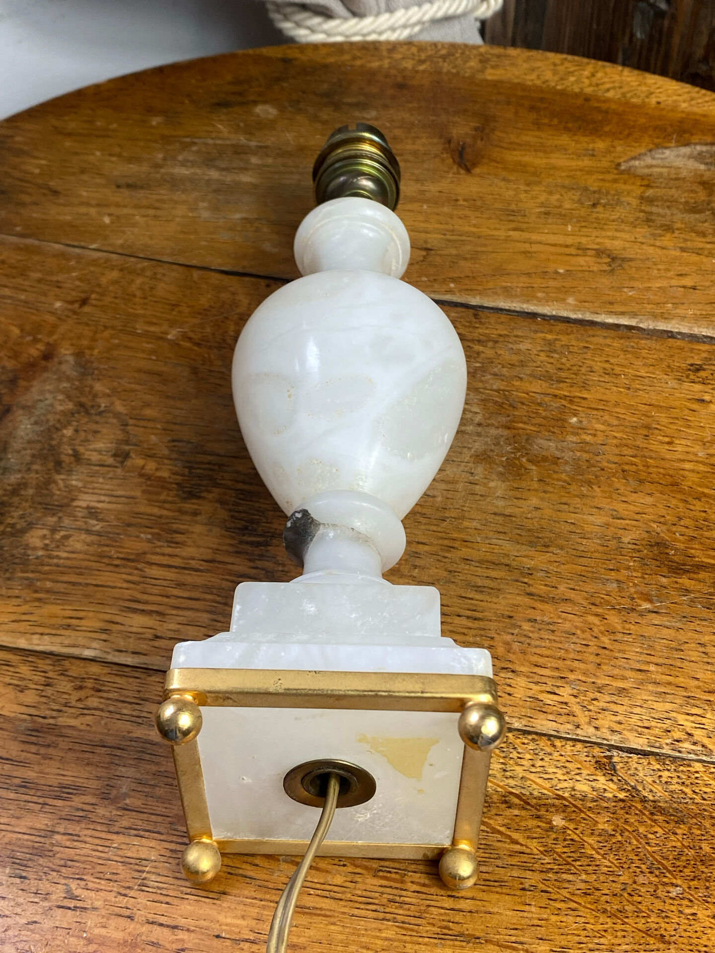 Alabaster lamp base